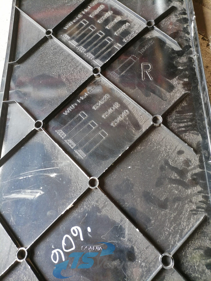 Scania Scania cab wind deflector, right side 1532462 - Aerodynamics/ Spoiler for Truck: picture 5 Scania Scania cab wind deflector, right side 1532462 - Aerodynamics/ Spoiler for Truck: picture 5