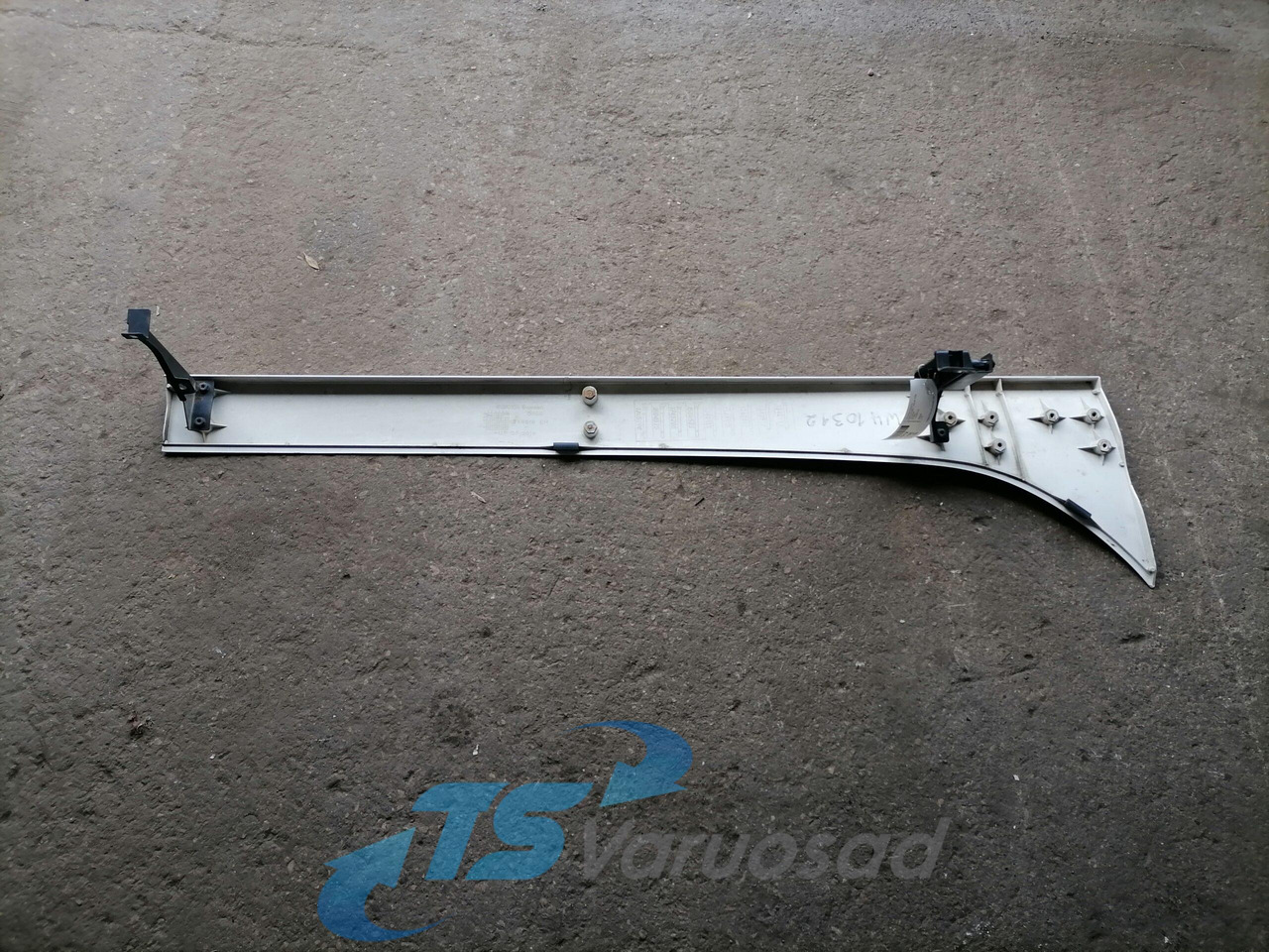 Scania Scania kabiini tuulesuunaja, vasak külg 1348519 - Aerodynamics/ Spoiler for Truck: picture 4 Scania Scania kabiini tuulesuunaja, vasak külg 1348519 - Aerodynamics/ Spoiler for Truck: picture 4