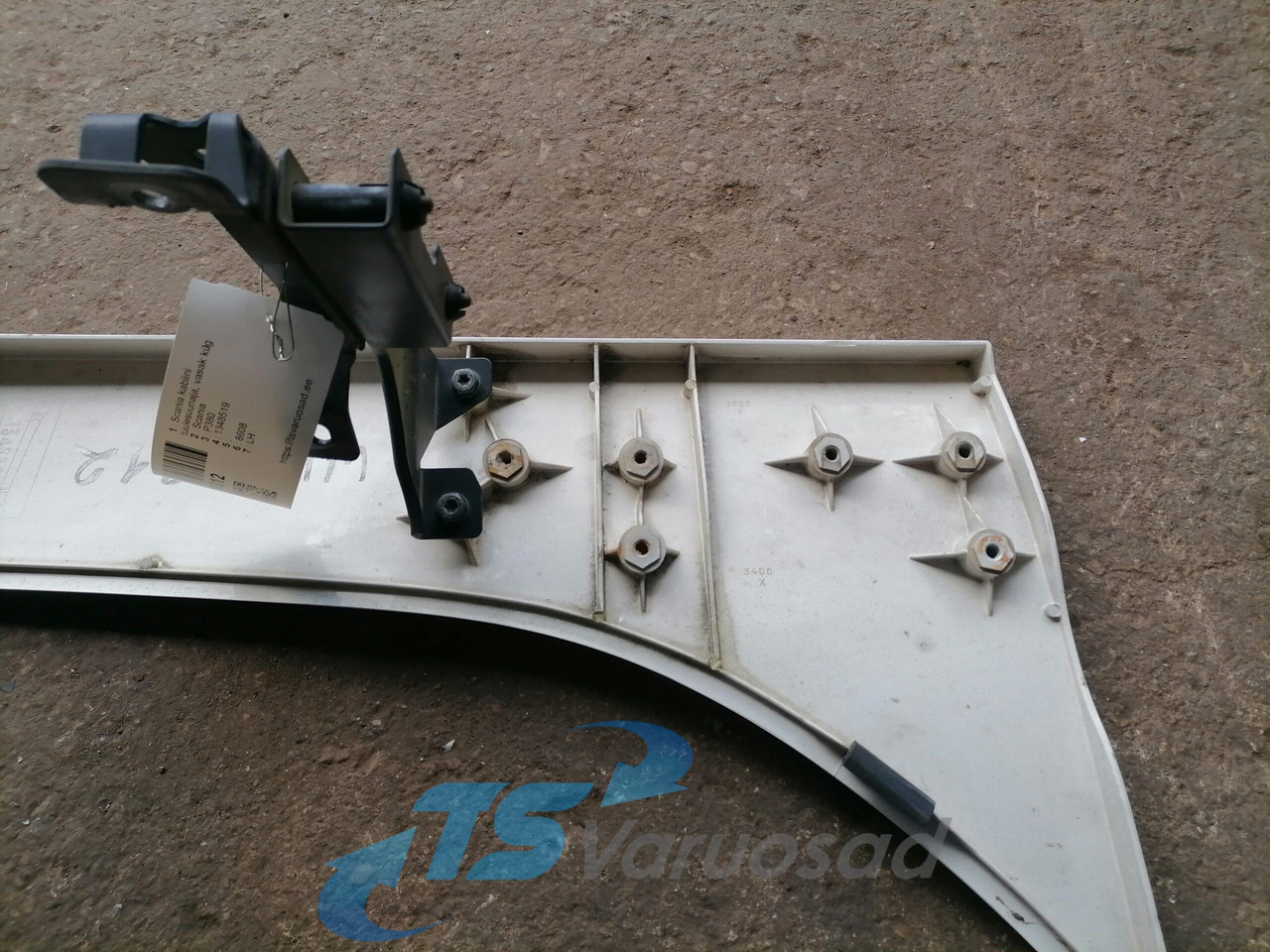 Scania Scania kabiini tuulesuunaja, vasak külg 1348519 - Aerodynamics/ Spoiler for Truck: picture 2 Scania Scania kabiini tuulesuunaja, vasak külg 1348519 - Aerodynamics/ Spoiler for Truck: picture 2