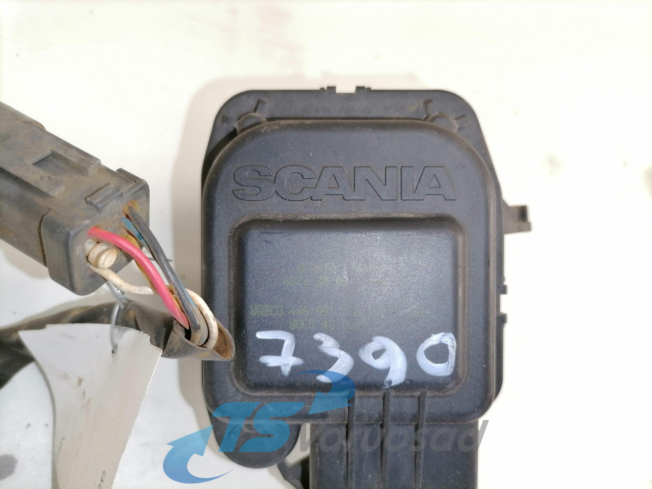 Scania Water valve 1741027 - Heating/ Ventilation for Truck: picture 4 Scania Water valve 1741027 - Heating/ Ventilation for Truck: picture 4