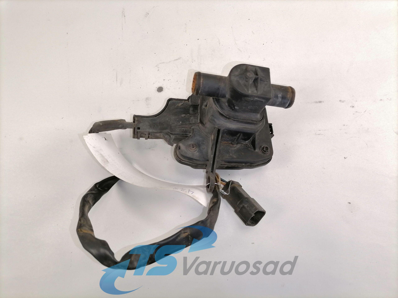 Scania Water valve 1741027 - Heating/ Ventilation for Truck: picture 2 Scania Water valve 1741027 - Heating/ Ventilation for Truck: picture 2