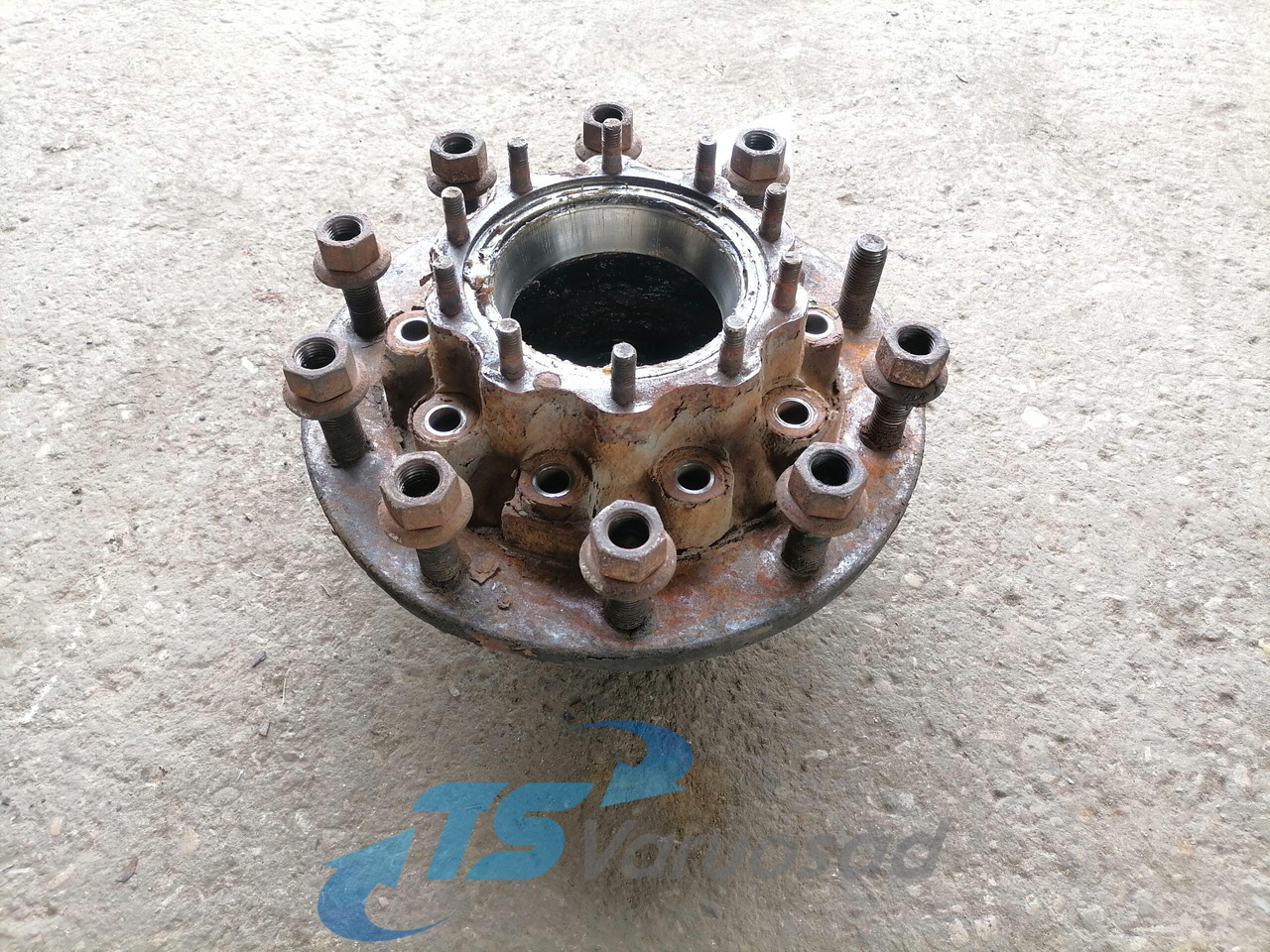 Scania Wheel hub 1382884 - Wheel hub for Truck: picture 1 Scania Wheel hub 1382884 - Wheel hub for Truck: picture 1