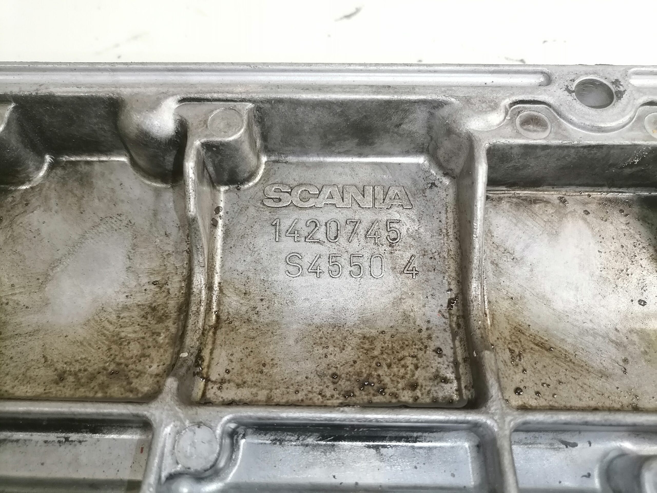 Scania engine side cover 1420745 - Engine and parts for Truck: picture 3 Scania engine side cover 1420745 - Engine and parts for Truck: picture 3