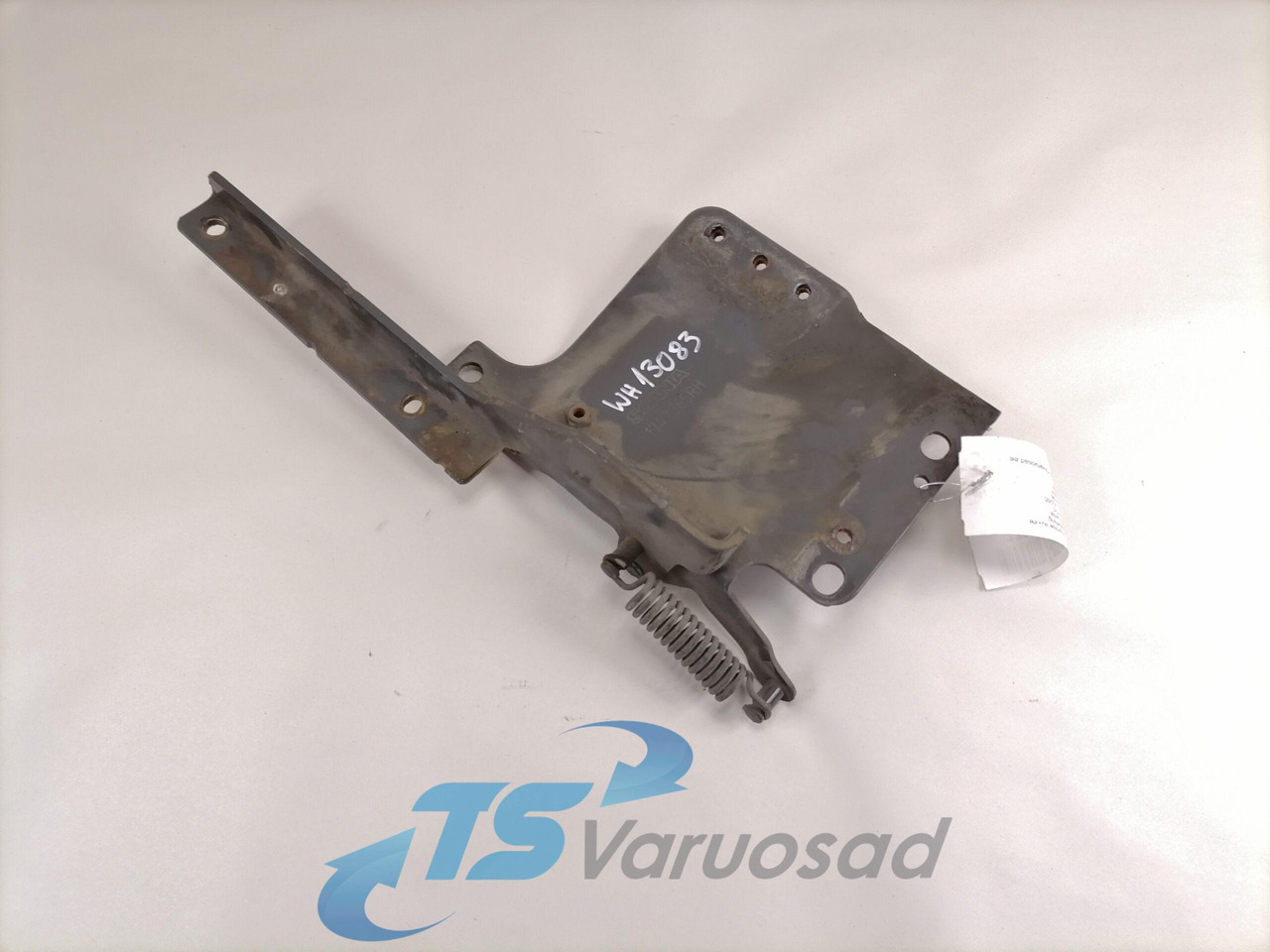 Scania lower grille carrier hinge 1742265 - Grill for Truck: picture 1 Scania lower grille carrier hinge 1742265 - Grill for Truck: picture 1