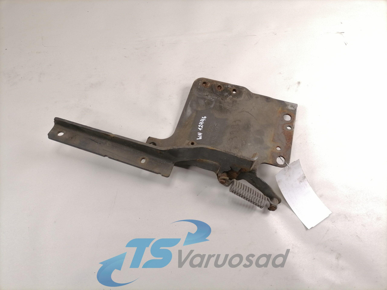 Scania lower grille carrier hinge 1742265 - Grill for Truck: picture 1 Scania lower grille carrier hinge 1742265 - Grill for Truck: picture 1