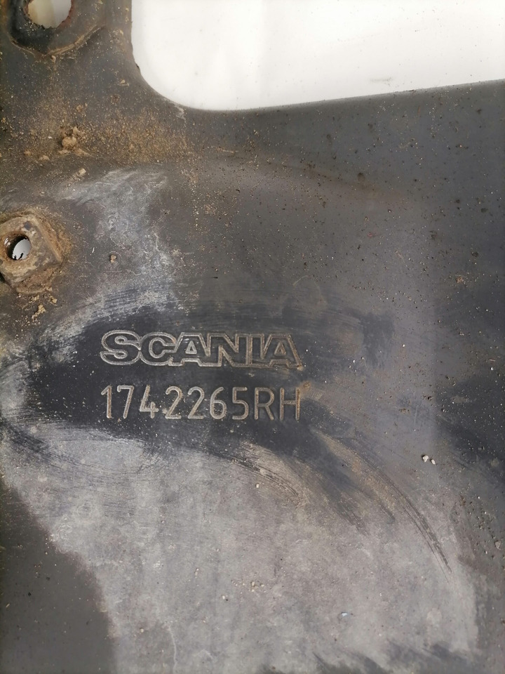 Scania lower grille carrier hinge 1742265 - Grill for Truck: picture 3 Scania lower grille carrier hinge 1742265 - Grill for Truck: picture 3