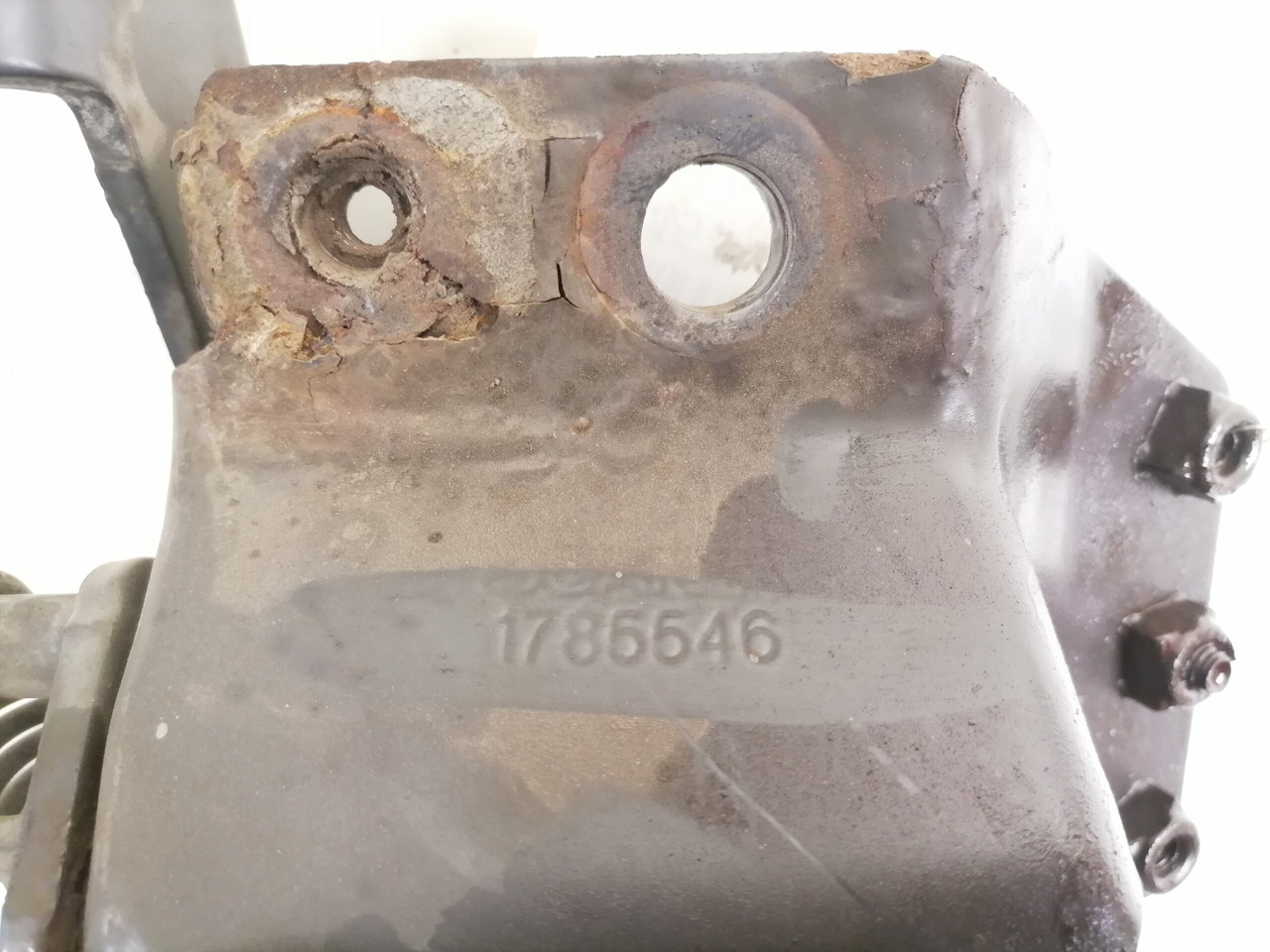 Scania lower grille carrier hinge 1785546 - Grill for Truck: picture 3 Scania lower grille carrier hinge 1785546 - Grill for Truck: picture 3