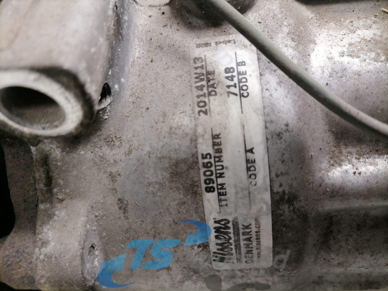 Volvo A/C compressor 89065 - Heating/ Ventilation for Truck: picture 3 Volvo A/C compressor 89065 - Heating/ Ventilation for Truck: picture 3