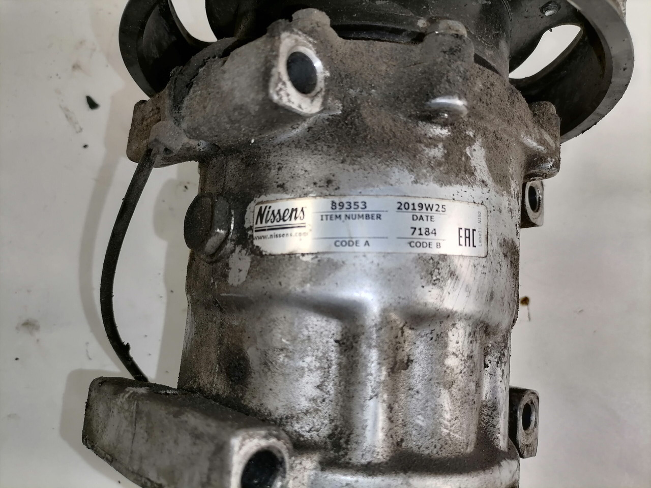 Volvo A/C compressor 89353 - Heating/ Ventilation for Truck: picture 4 Volvo A/C compressor 89353 - Heating/ Ventilation for Truck: picture 4