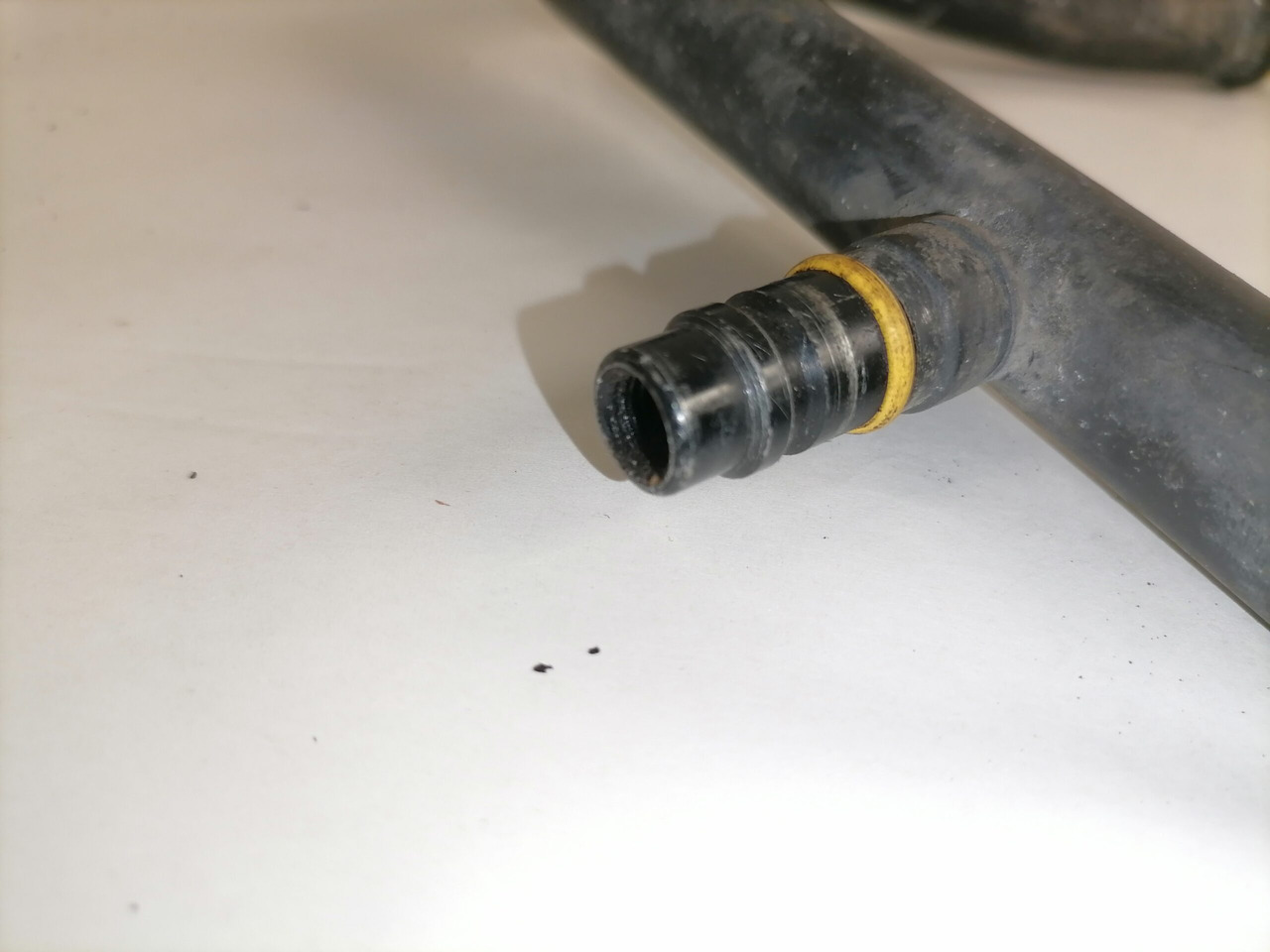 Volvo A/C pipe 20520679 - Heating/ Ventilation for Truck: picture 4 Volvo A/C pipe 20520679 - Heating/ Ventilation for Truck: picture 4