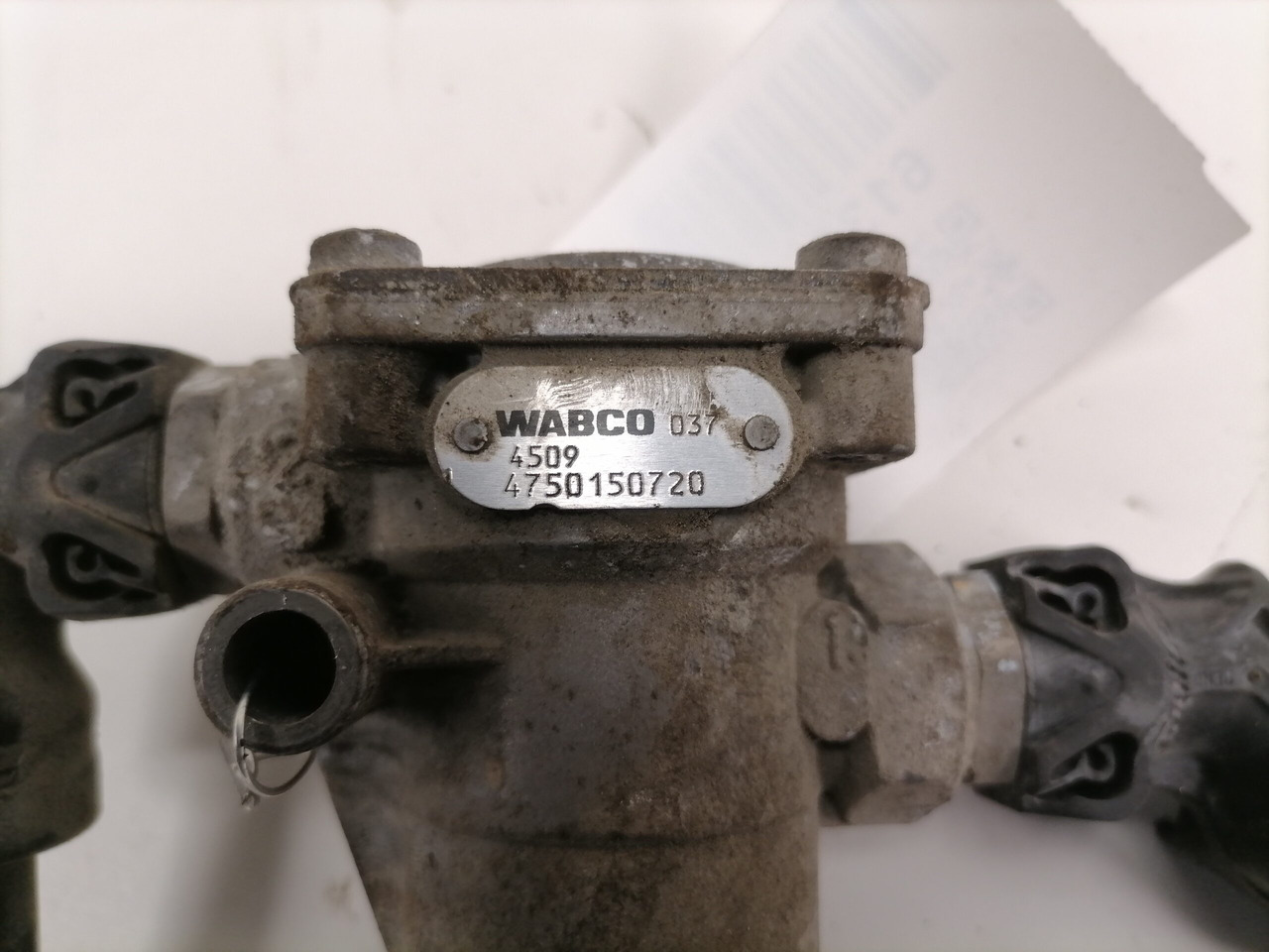 Volvo Air pressure control valve 21339179 - Brake valve for Truck: picture 3 Volvo Air pressure control valve 21339179 - Brake valve for Truck: picture 3