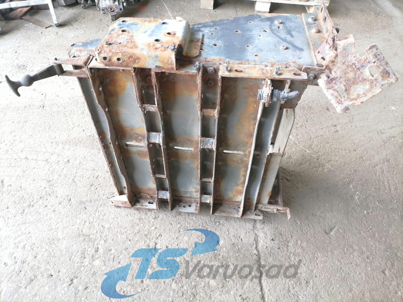 Volvo Battery box 21046415 - Battery for Truck: picture 4 Volvo Battery box 21046415 - Battery for Truck: picture 4