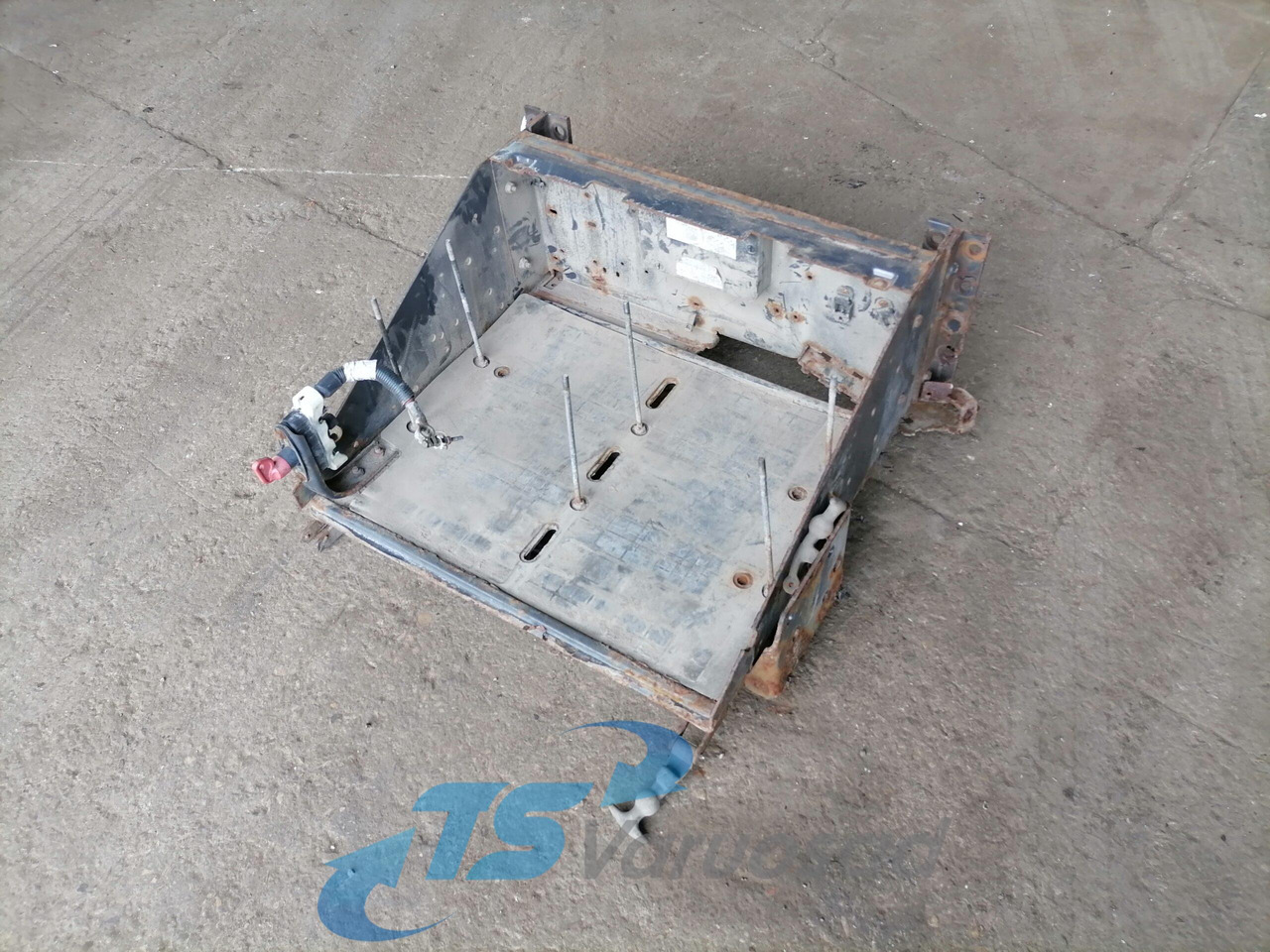 Volvo Battery box 21046415 - Battery for Truck: picture 1 Volvo Battery box 21046415 - Battery for Truck: picture 1