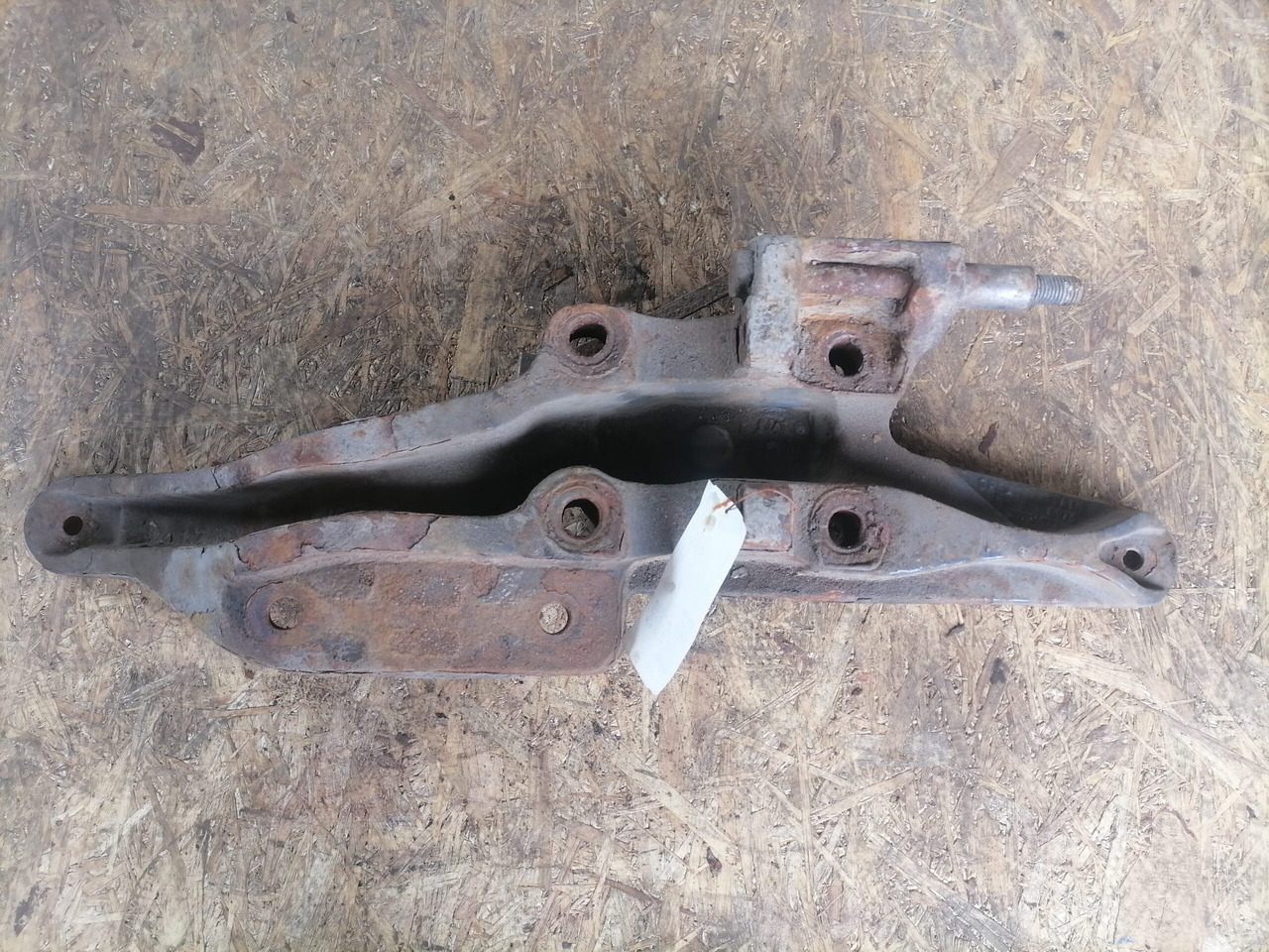 Volvo Bracket 20704073 - Axle and parts for Truck: picture 2 Volvo Bracket 20704073 - Axle and parts for Truck: picture 2