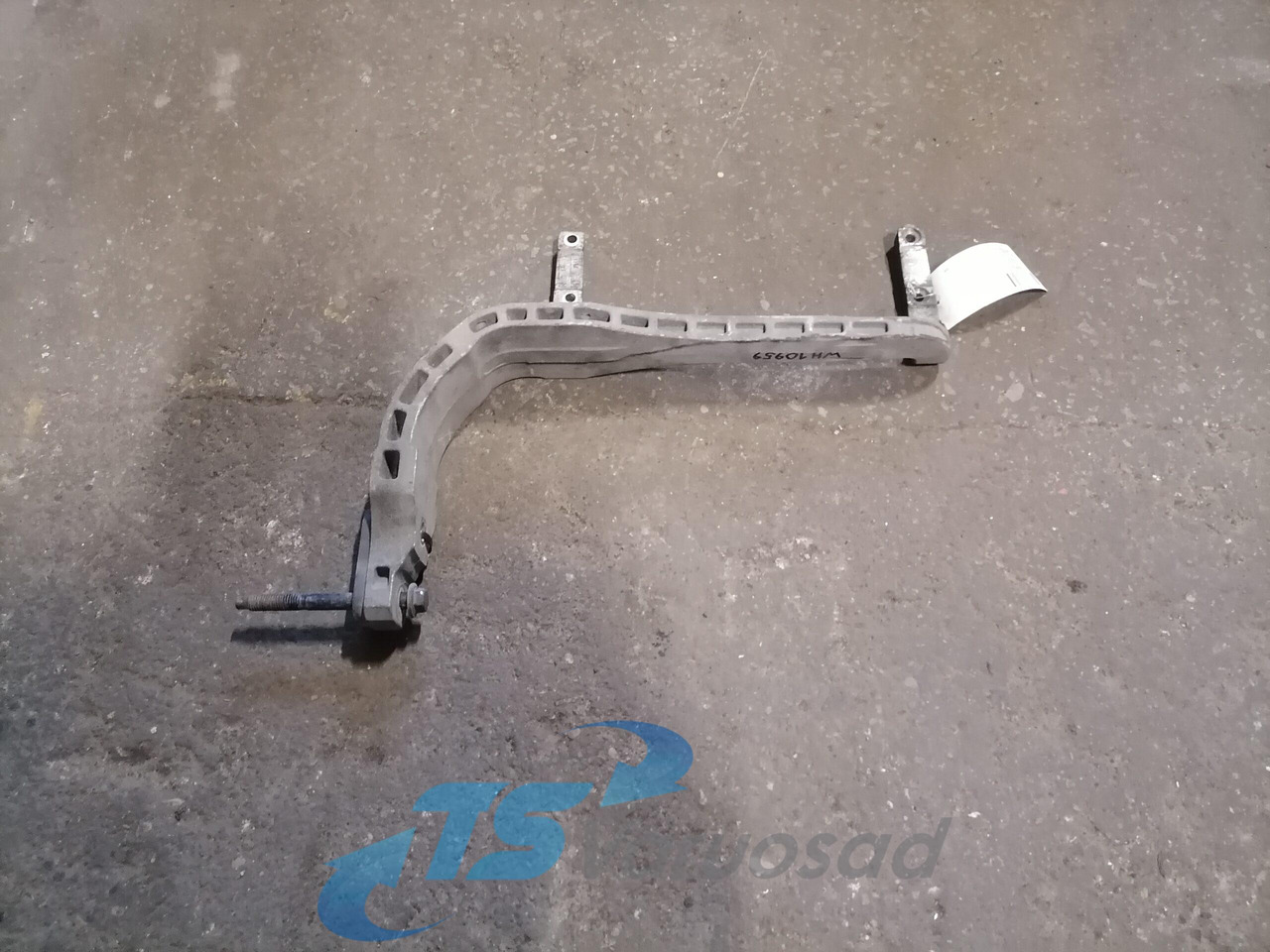 Volvo Bracket 22247262 - Frame/ Chassis for Truck: picture 1 Volvo Bracket 22247262 - Frame/ Chassis for Truck: picture 1