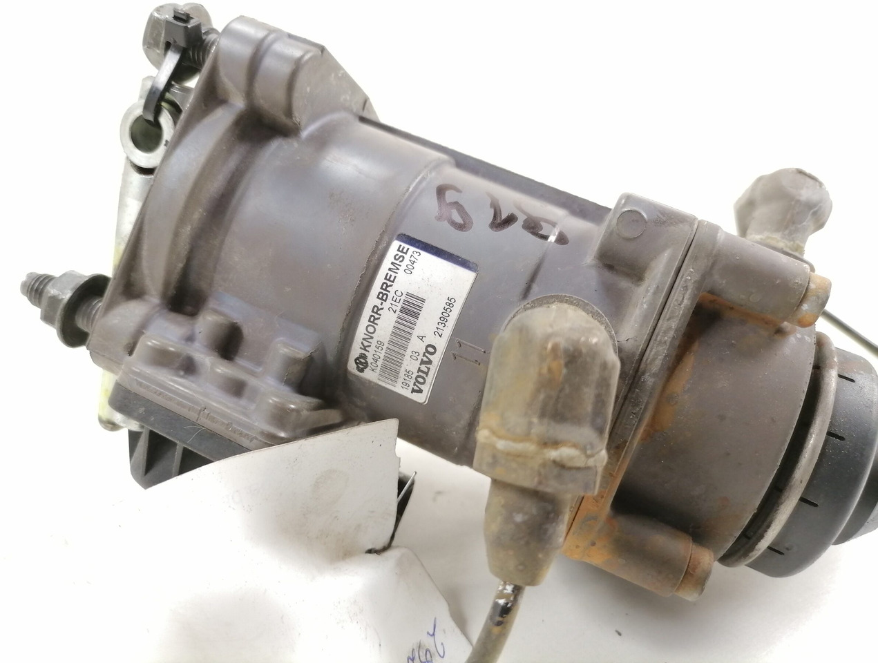 Volvo Brake pressure control 21390585 - Brake valve for Truck: picture 4 Volvo Brake pressure control 21390585 - Brake valve for Truck: picture 4
