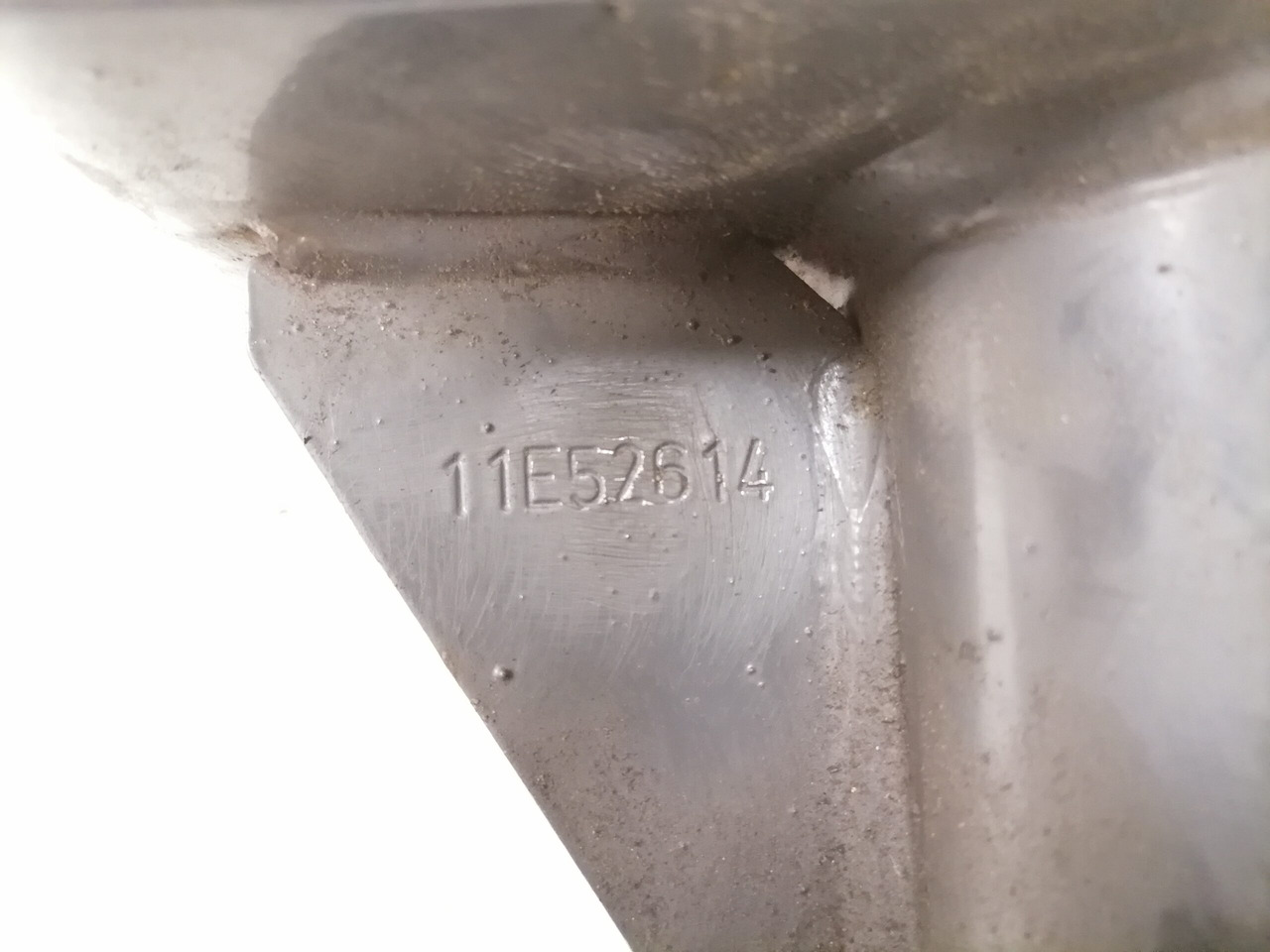 Volvo Bumper bracket 82943981 - Bumper for Truck: picture 4 Volvo Bumper bracket 82943981 - Bumper for Truck: picture 4