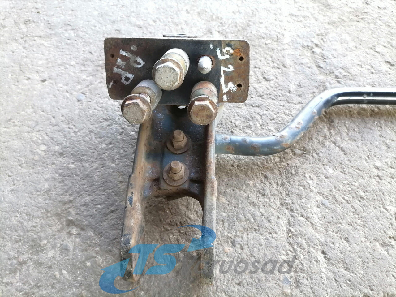 Volvo Cab anti roll bar 20757640 - Cab suspension for Truck: picture 3 Volvo Cab anti roll bar 20757640 - Cab suspension for Truck: picture 3