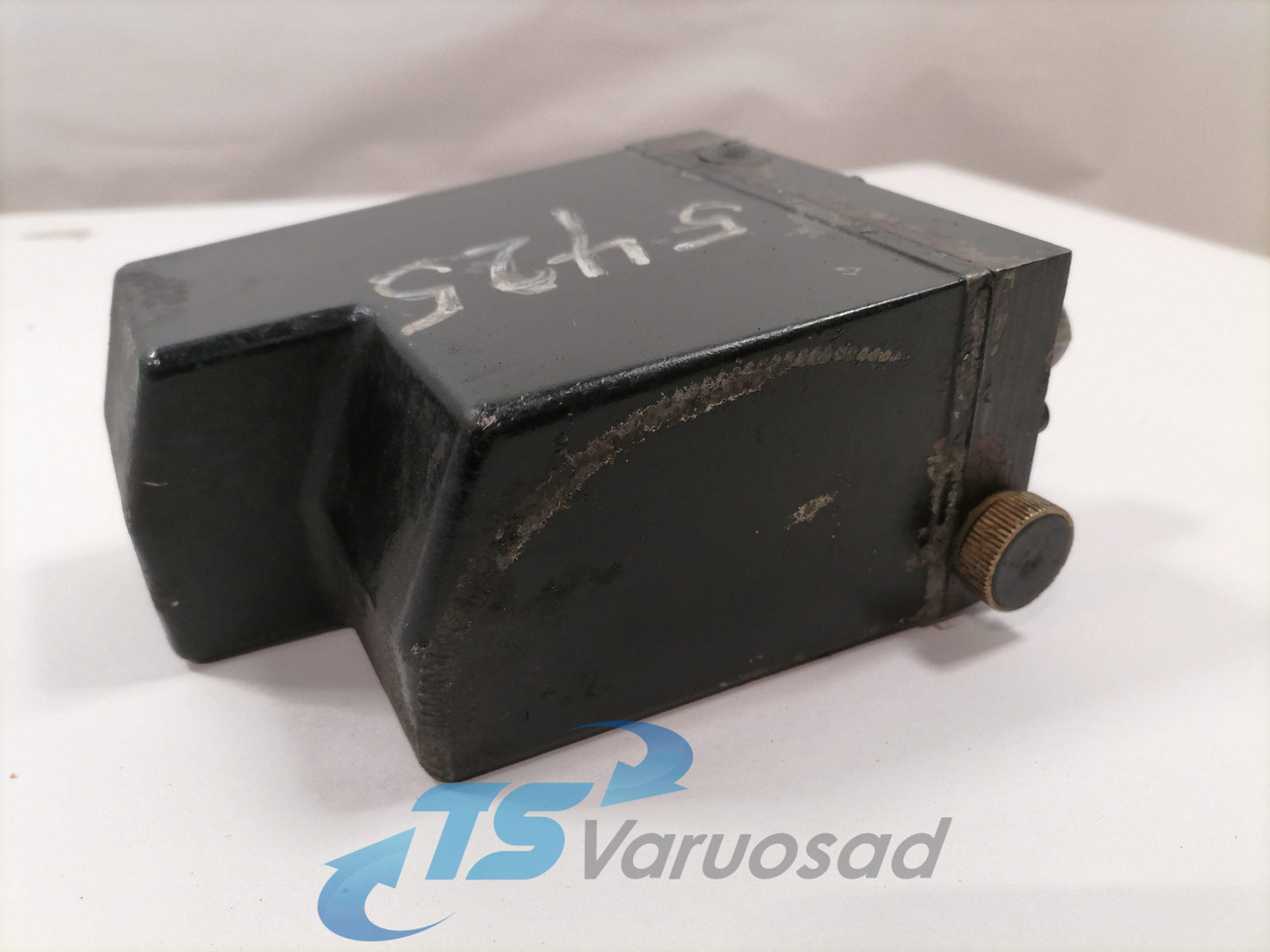 Volvo Cab tilting pump 3198846 - Cab suspension for Truck: picture 3 Volvo Cab tilting pump 3198846 - Cab suspension for Truck: picture 3