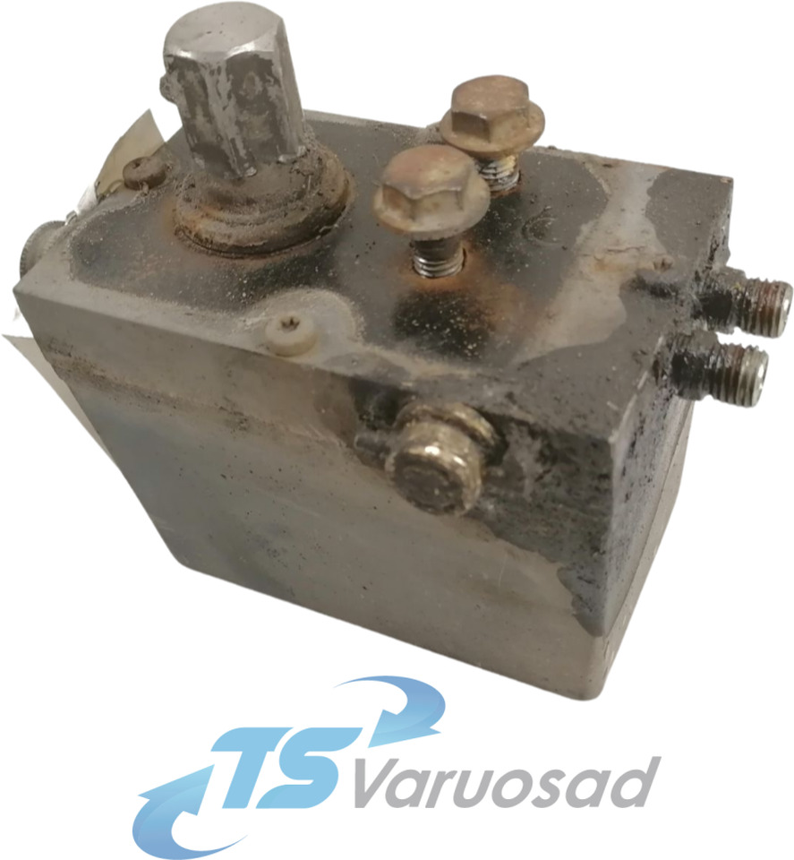 Volvo Cab tilting pump 82053294 - Cab suspension for Truck: picture 1 Volvo Cab tilting pump 82053294 - Cab suspension for Truck: picture 1