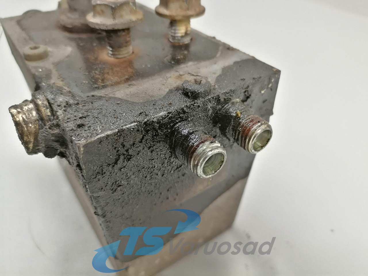 Volvo Cab tilting pump 82053294 - Cab suspension for Truck: picture 3 Volvo Cab tilting pump 82053294 - Cab suspension for Truck: picture 3