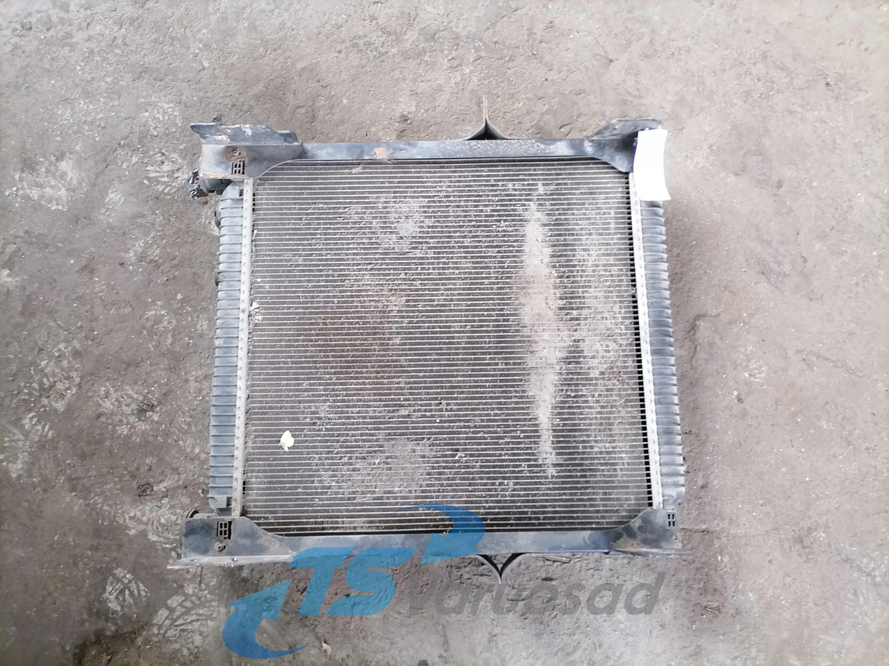 Volvo Cooling radiator 20810099 - Radiator for Truck: picture 2 Volvo Cooling radiator 20810099 - Radiator for Truck: picture 2