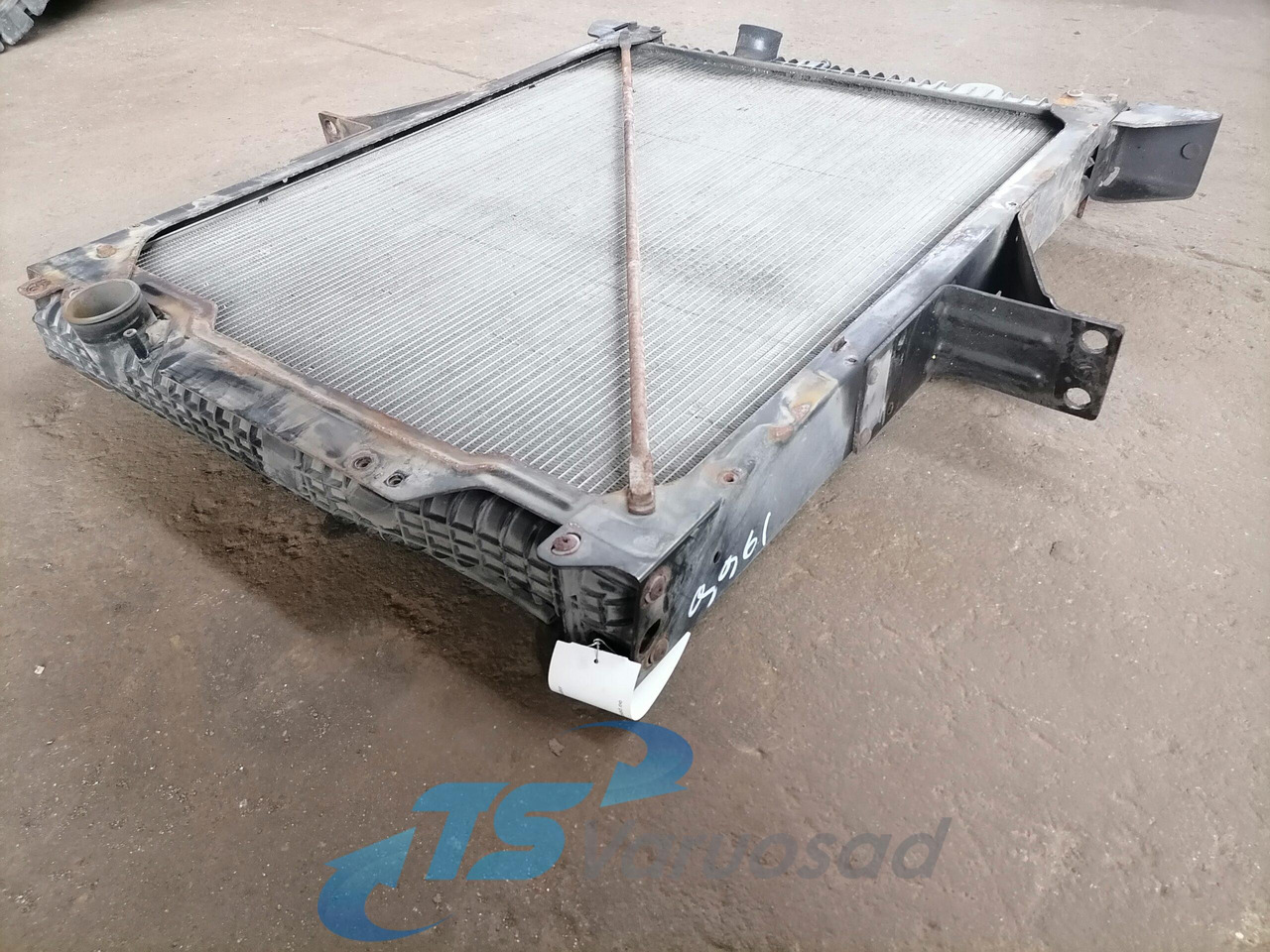 Volvo Cooling radiator 20936055 - Radiator for Truck: picture 2 Volvo Cooling radiator 20936055 - Radiator for Truck: picture 2