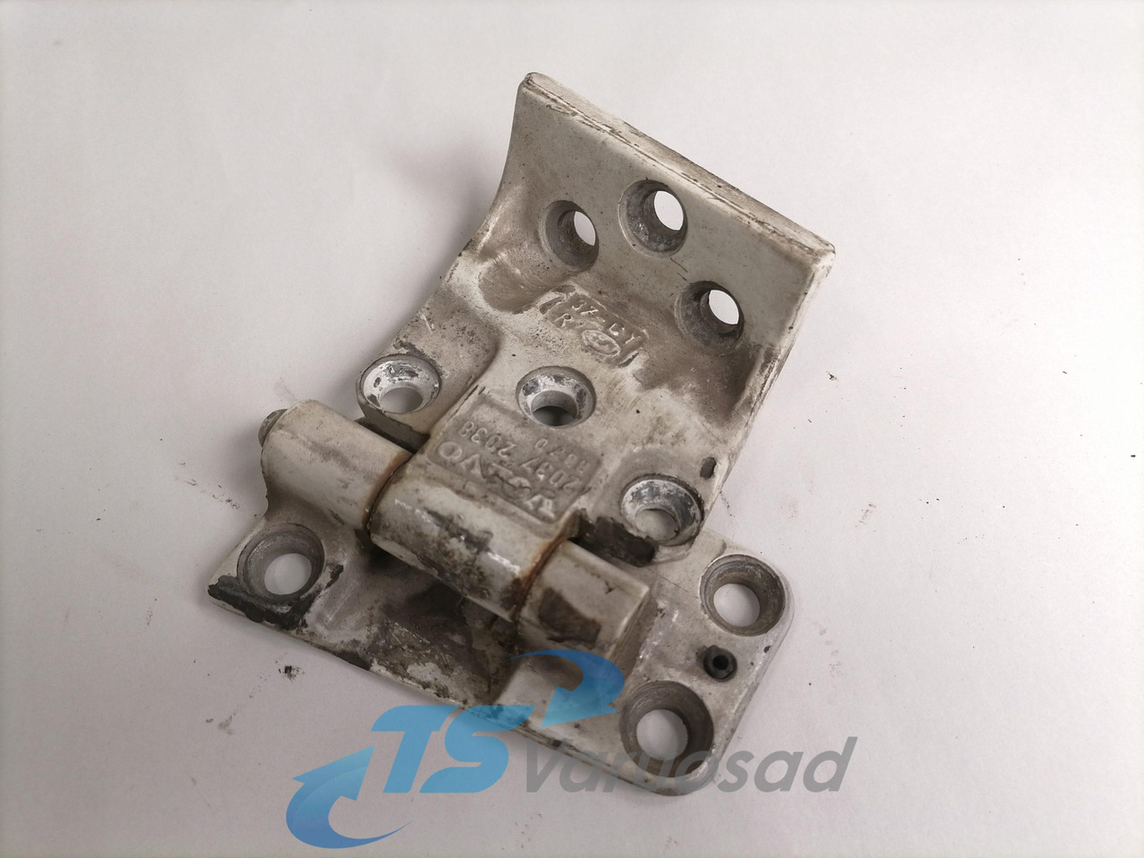 Volvo Door hinge 20372038 - Door and parts for Truck: picture 1 Volvo Door hinge 20372038 - Door and parts for Truck: picture 1
