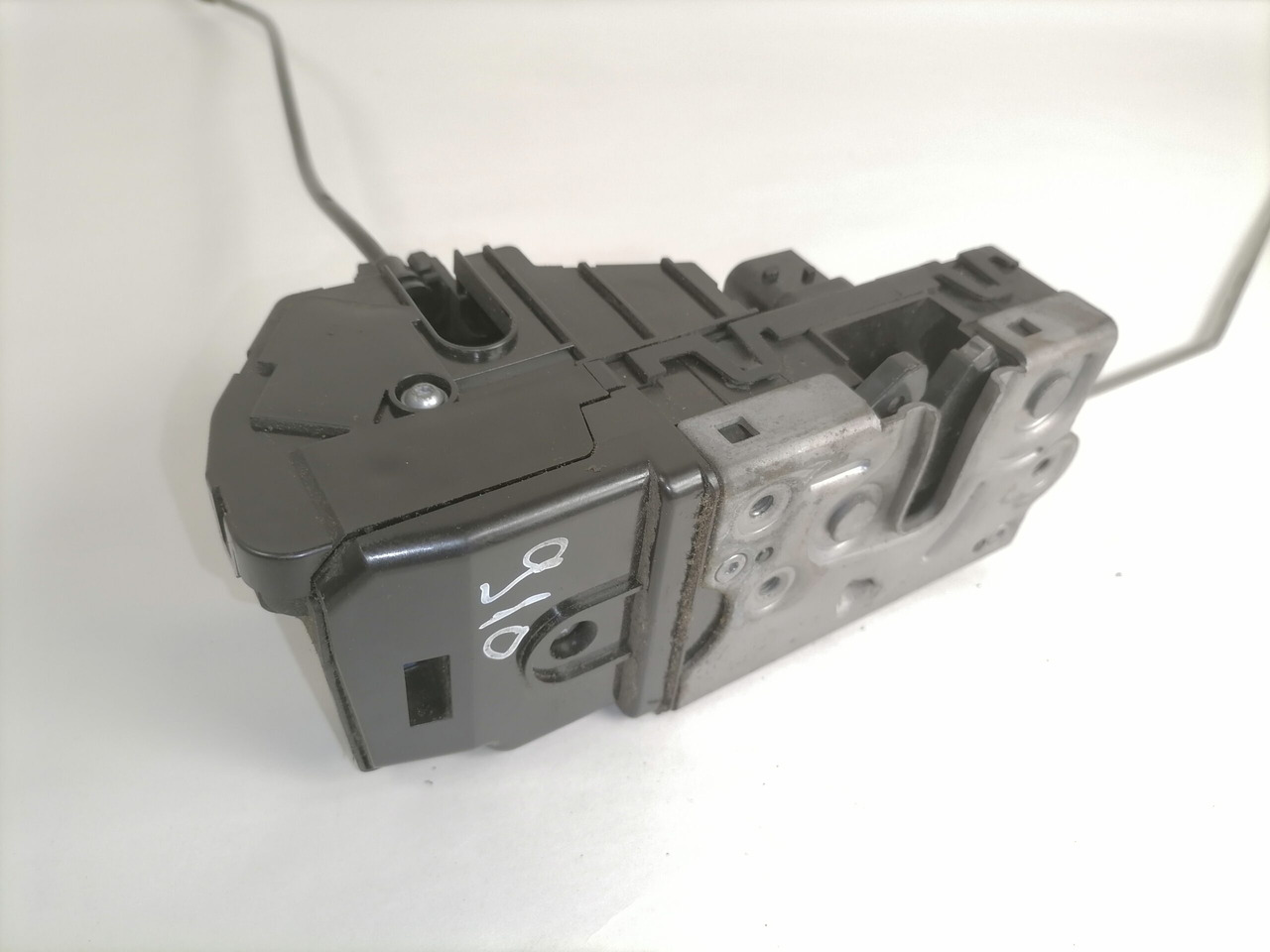 Volvo Door lock 84012028 - Door and parts for Truck: picture 4 Volvo Door lock 84012028 - Door and parts for Truck: picture 4