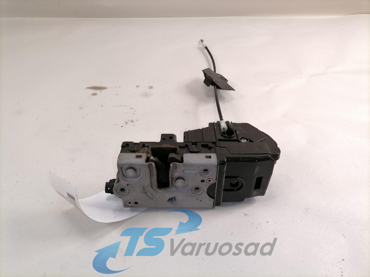 Volvo Door lock 84012032 - Door and parts for Truck: picture 1 Volvo Door lock 84012032 - Door and parts for Truck: picture 1