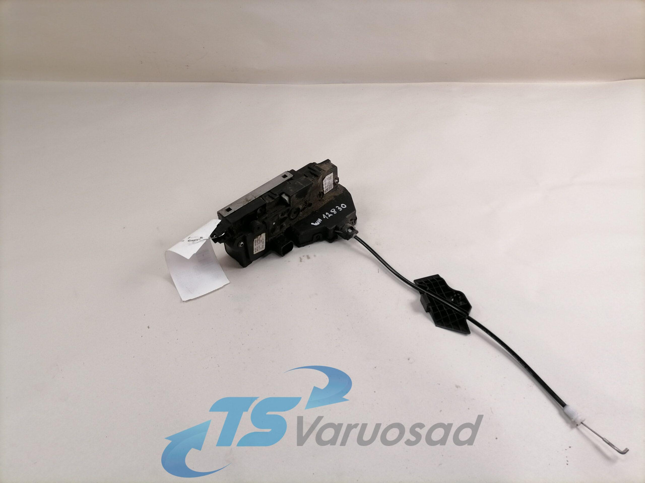 Volvo Door lock 84012032 - Door and parts for Truck: picture 2 Volvo Door lock 84012032 - Door and parts for Truck: picture 2