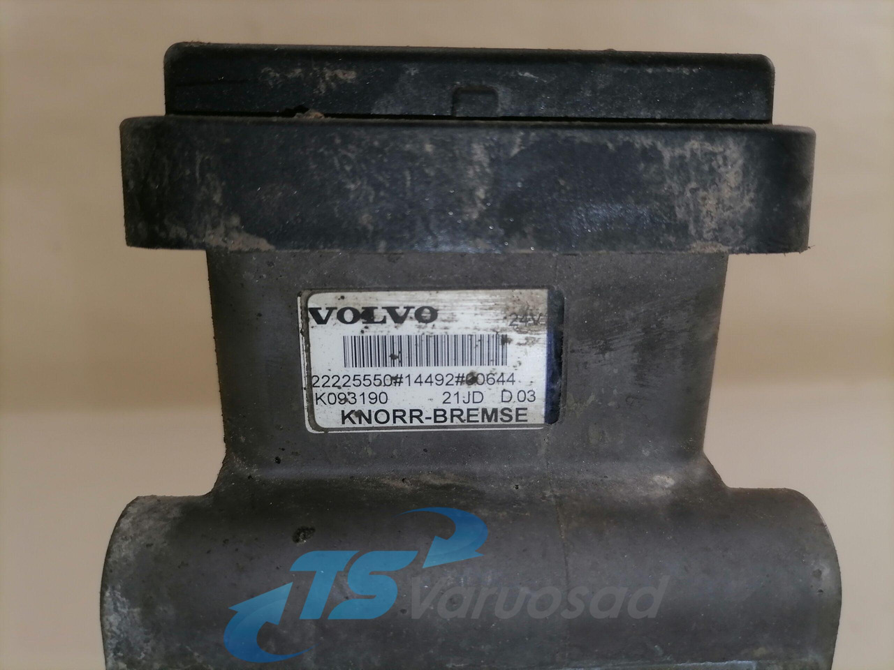 Volvo EBS brake valve 22225550 - Brake valve for Truck: picture 3 Volvo EBS brake valve 22225550 - Brake valve for Truck: picture 3