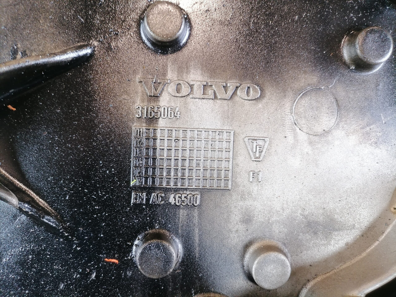 Volvo Engine front cover 3165064 - Engine and parts for Truck: picture 4 Volvo Engine front cover 3165064 - Engine and parts for Truck: picture 4