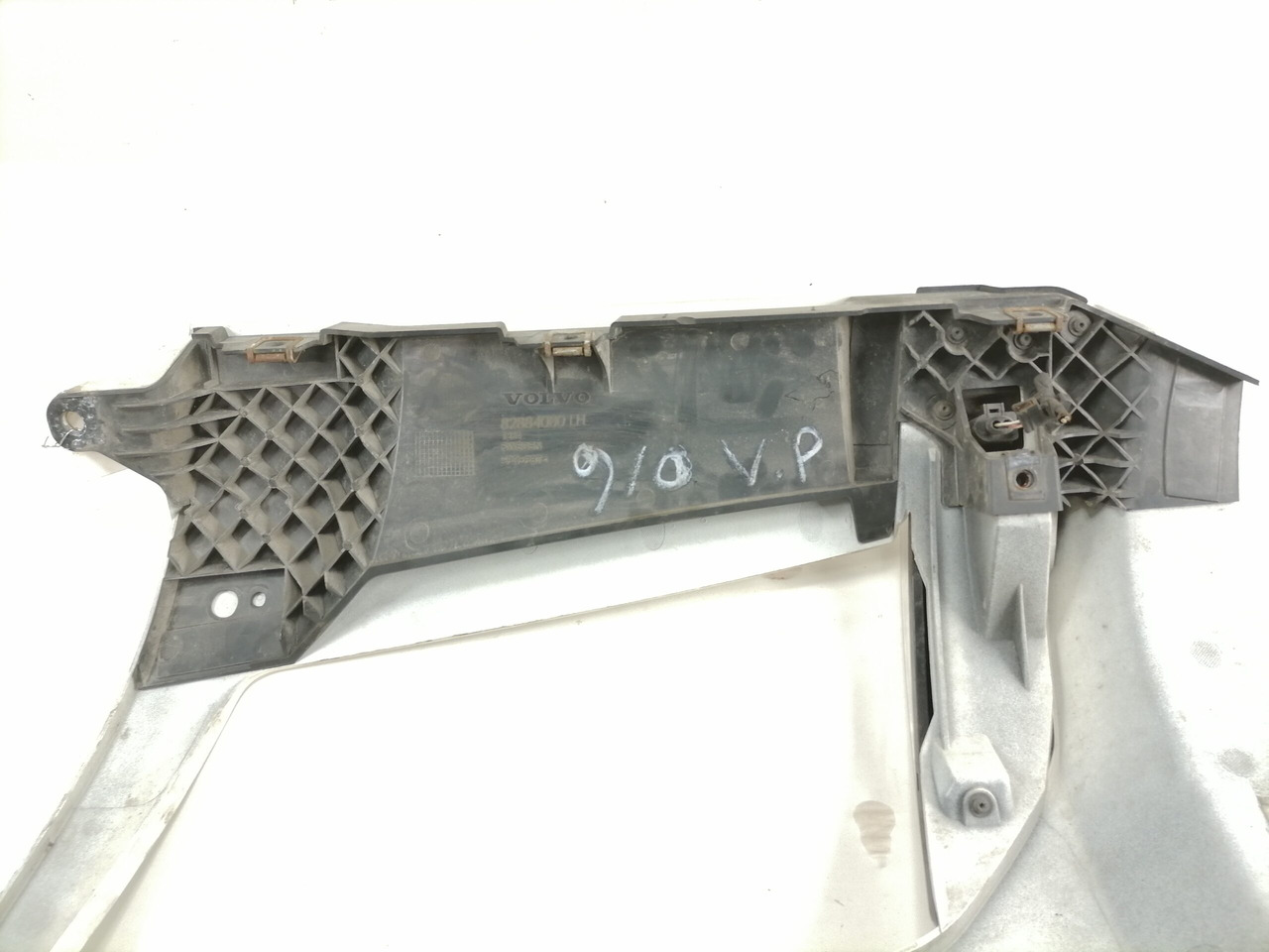 Volvo Esitule korpuse plastik 21874450 - Lights/ Lighting for Truck: picture 3 Volvo Esitule korpuse plastik 21874450 - Lights/ Lighting for Truck: picture 3
