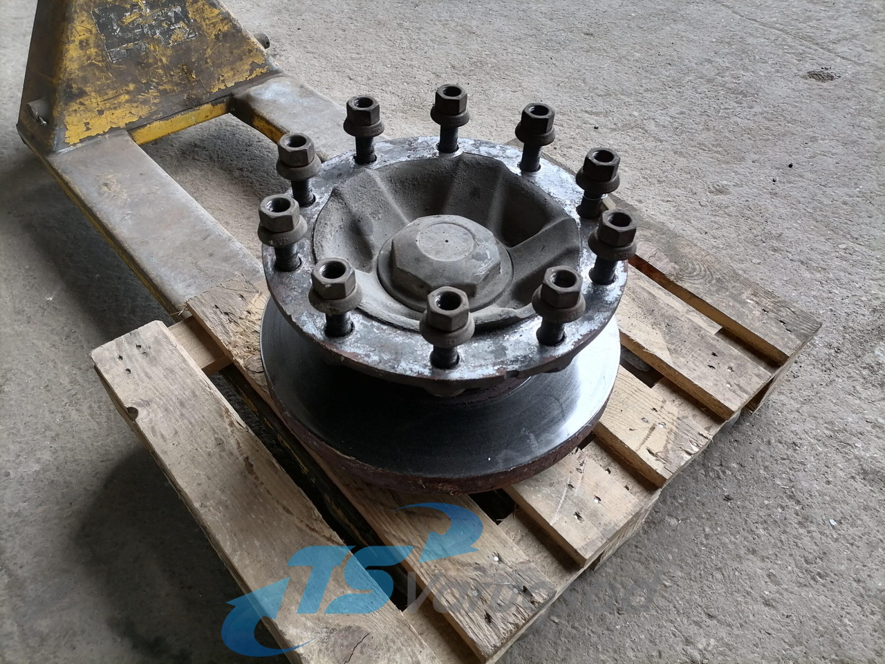 Volvo First wheel hub 21116583 - Wheel hub for Truck: picture 1 Volvo First wheel hub 21116583 - Wheel hub for Truck: picture 1