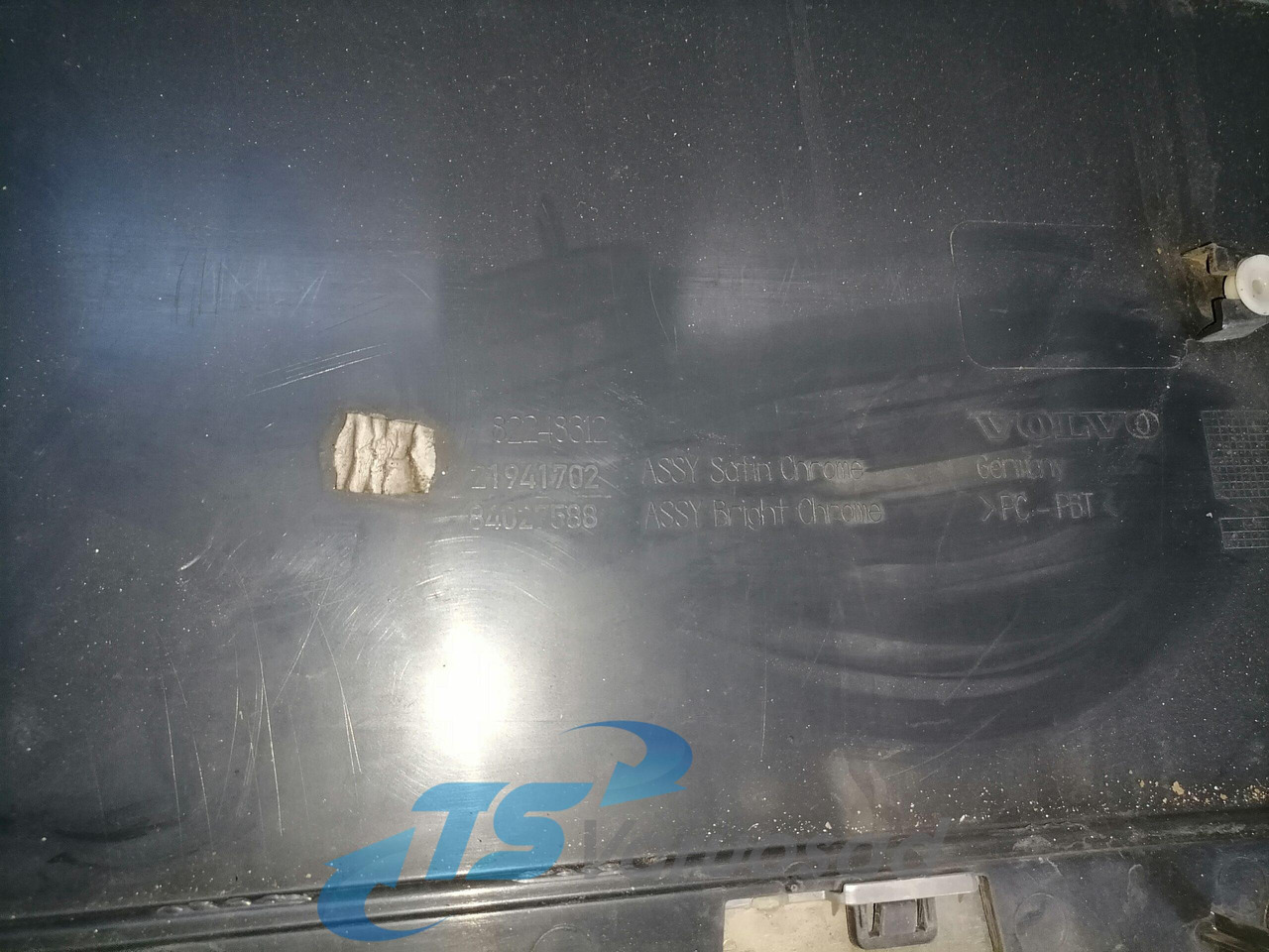 Volvo Grille panel 84027588 - Grill for Truck: picture 4 Volvo Grille panel 84027588 - Grill for Truck: picture 4