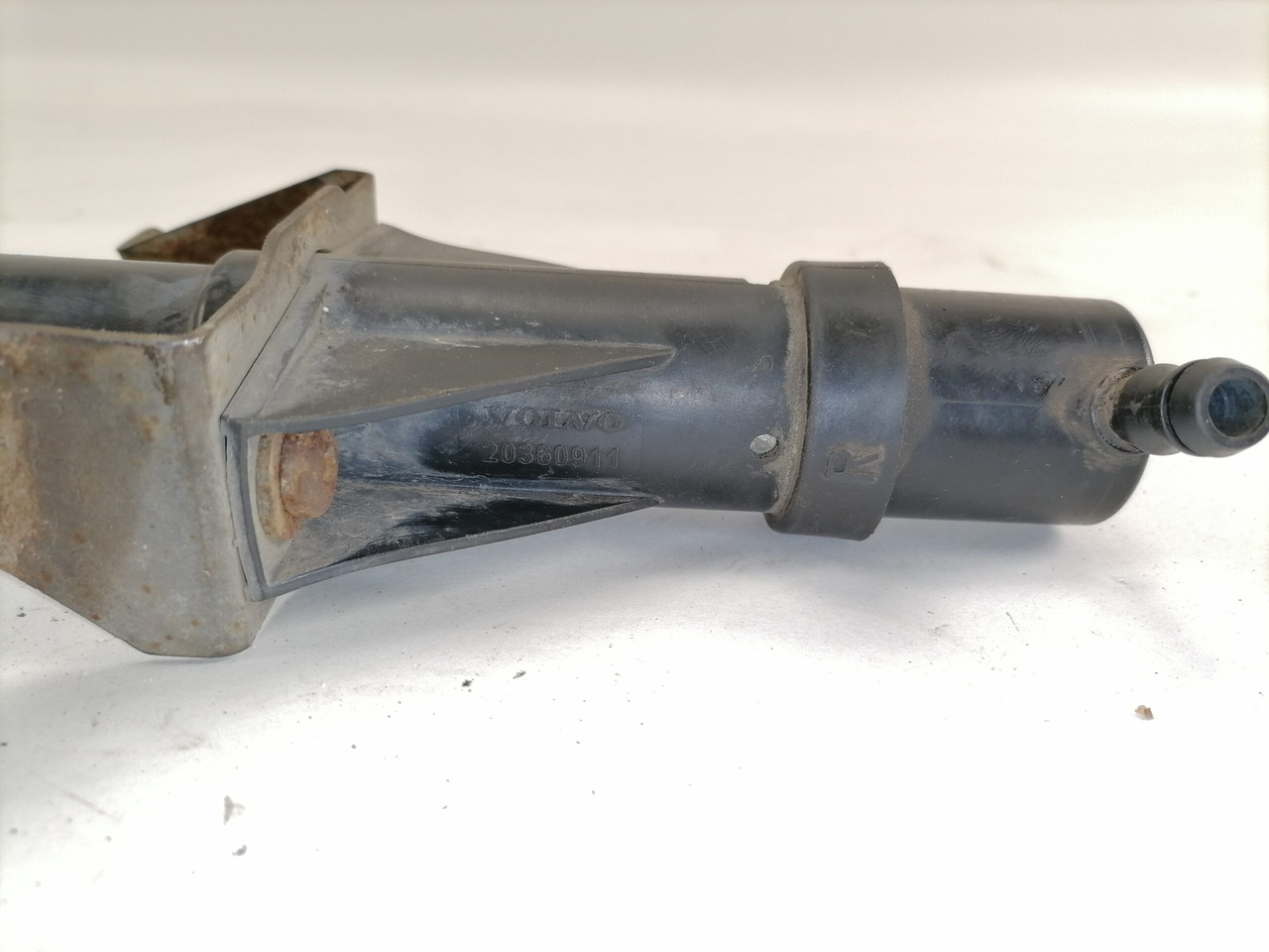 Volvo Headlight washer system 20360911 - Lights/ Lighting for Truck: picture 3 Volvo Headlight washer system 20360911 - Lights/ Lighting for Truck: picture 3