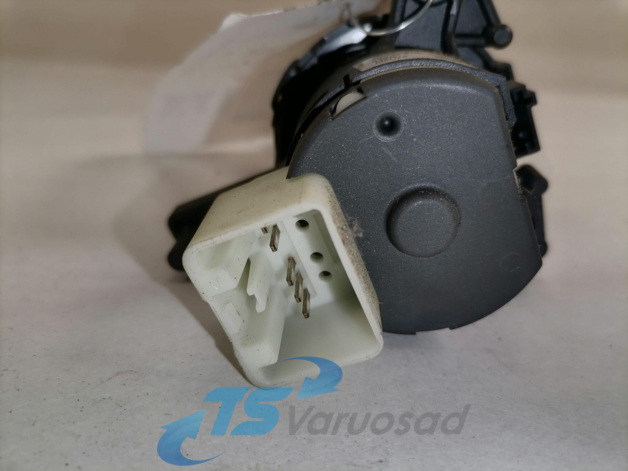 Volvo Ignition lock 22336369 - Door and parts for Truck: picture 2 Volvo Ignition lock 22336369 - Door and parts for Truck: picture 2