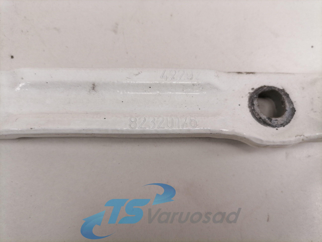 Volvo Iluvõre kandurhing 82320176 - Grill for Truck: picture 3 Volvo Iluvõre kandurhing 82320176 - Grill for Truck: picture 3