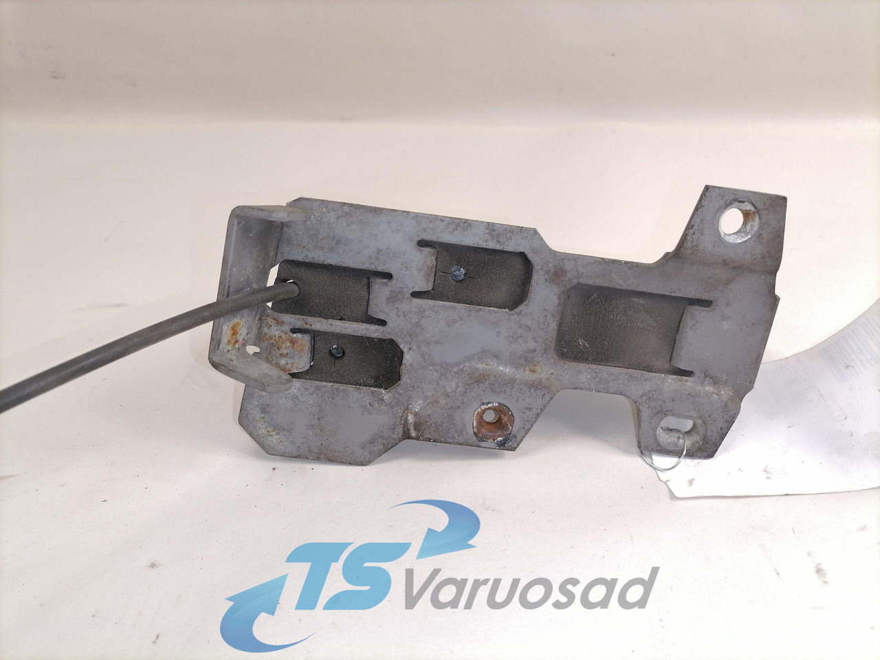 Volvo Iluvõre lukk 82208559 - Grill for Truck: picture 2 Volvo Iluvõre lukk 82208559 - Grill for Truck: picture 2