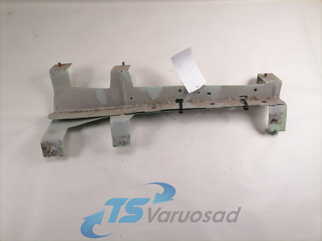 Volvo Kabiini nurgapleki kandur 20731735 - Universal part for Truck: picture 1 Volvo Kabiini nurgapleki kandur 20731735 - Universal part for Truck: picture 1