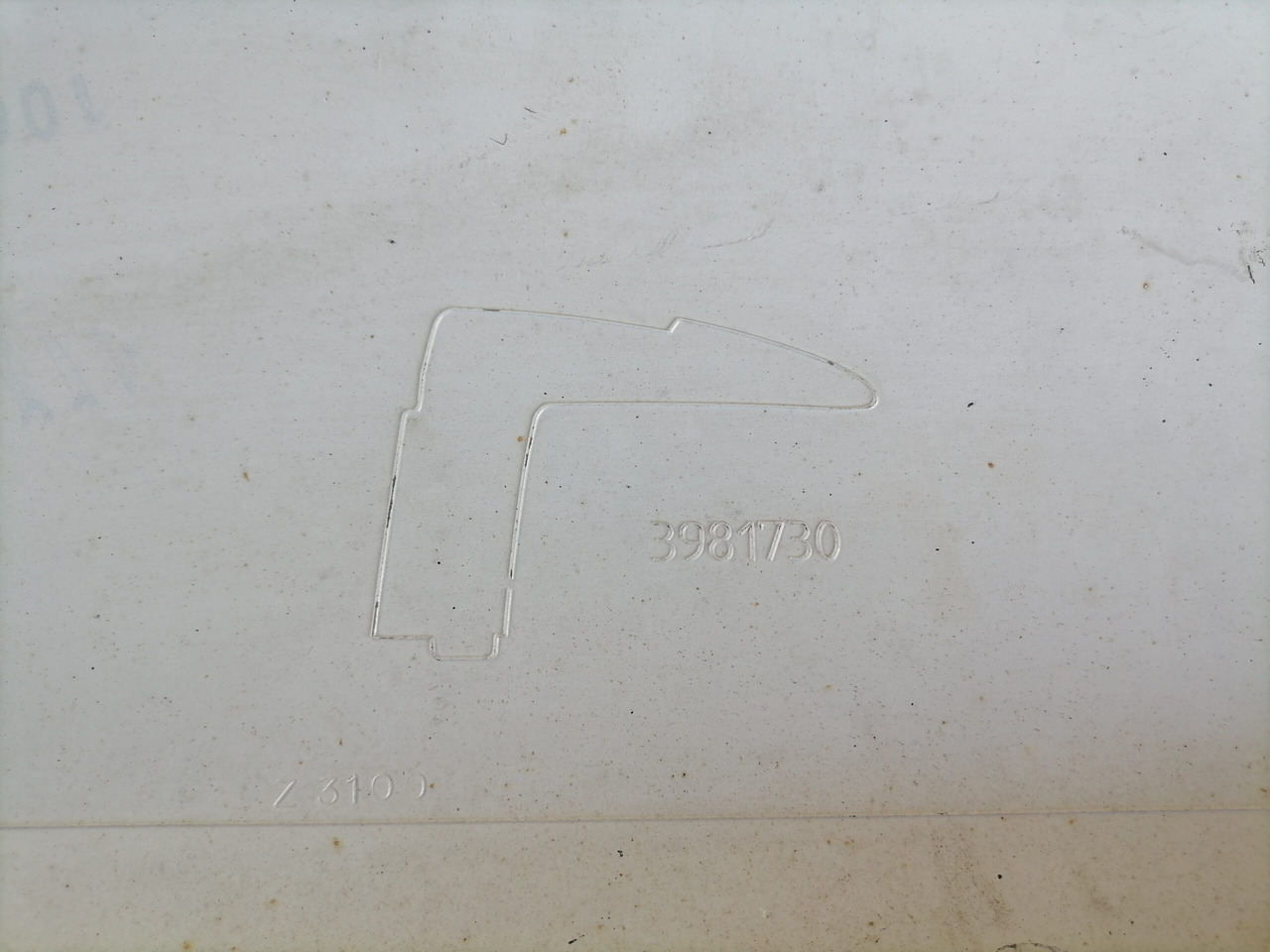 Volvo Kabiini tuulesuunaja, ülemine parem 3981728 - Aerodynamics/ Spoiler for Truck: picture 5 Volvo Kabiini tuulesuunaja, ülemine parem 3981728 - Aerodynamics/ Spoiler for Truck: picture 5