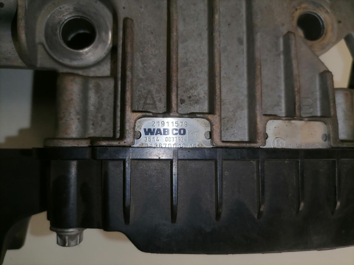 Volvo Käigukasti kaas 21911579 - Gearbox and parts for Truck: picture 4 Volvo Käigukasti kaas 21911579 - Gearbox and parts for Truck: picture 4