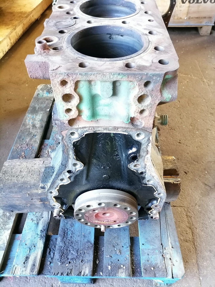 Volvo Mootoriplokk Volvo D12D460 8170120 - Engine and parts for Truck: picture 3 Volvo Mootoriplokk Volvo D12D460 8170120 - Engine and parts for Truck: picture 3