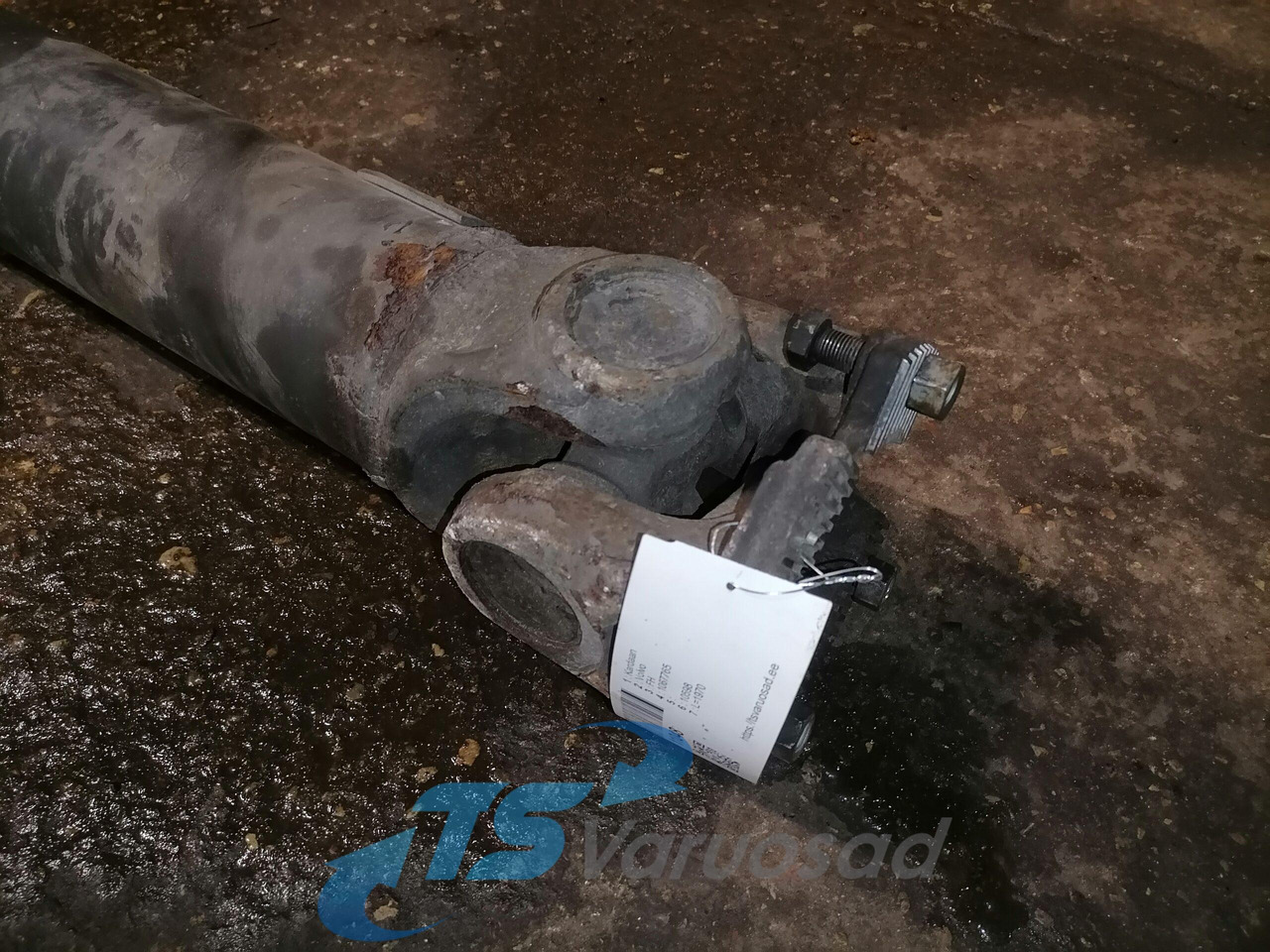Volvo Propeller shaft 1067765 - Propeller shaft for Truck: picture 2 Volvo Propeller shaft 1067765 - Propeller shaft for Truck: picture 2