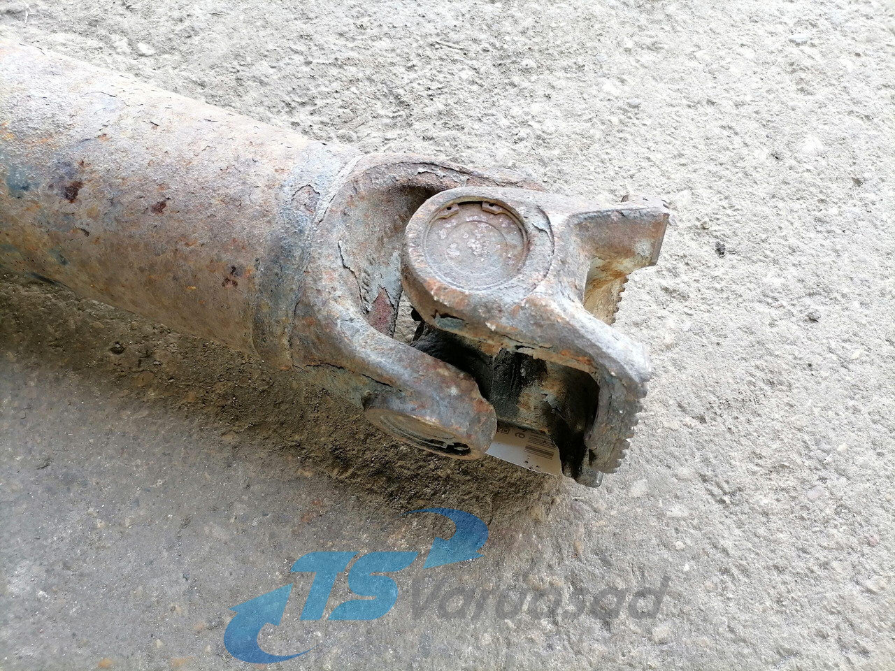 Volvo Propeller shaft 20735186 - Propeller shaft for Truck: picture 3 Volvo Propeller shaft 20735186 - Propeller shaft for Truck: picture 3