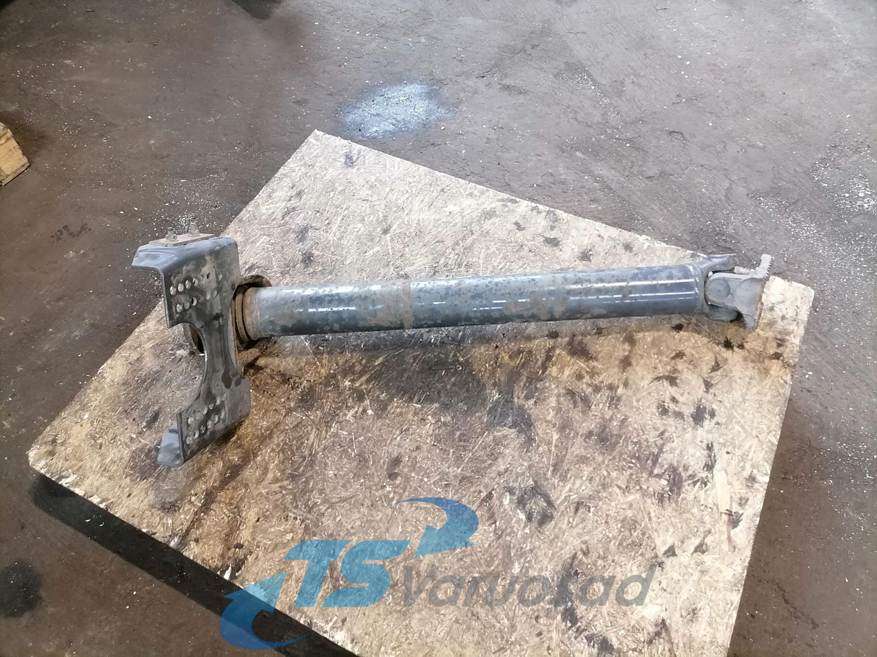 Volvo Propeller shaft 20821623 - Propeller shaft for Truck: picture 1 Volvo Propeller shaft 20821623 - Propeller shaft for Truck: picture 1
