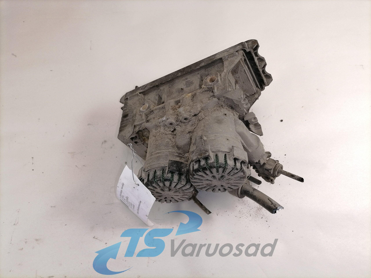 Volvo Rear axel brake pressure control valve 22225552 - Brake valve for Truck: picture 3 Volvo Rear axel brake pressure control valve 22225552 - Brake valve for Truck: picture 3