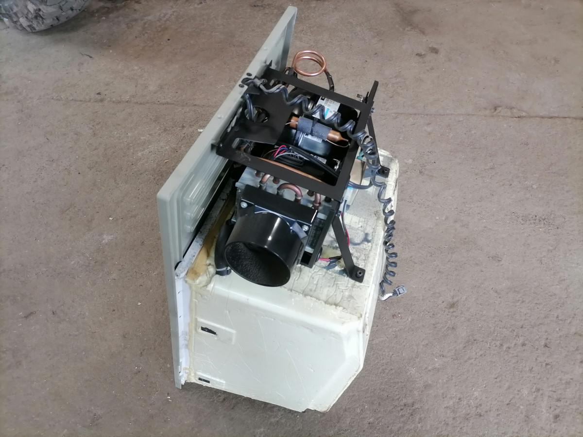 Volvo Refigerator 82174077 - Universal part for Truck: picture 4 Volvo Refigerator 82174077 - Universal part for Truck: picture 4