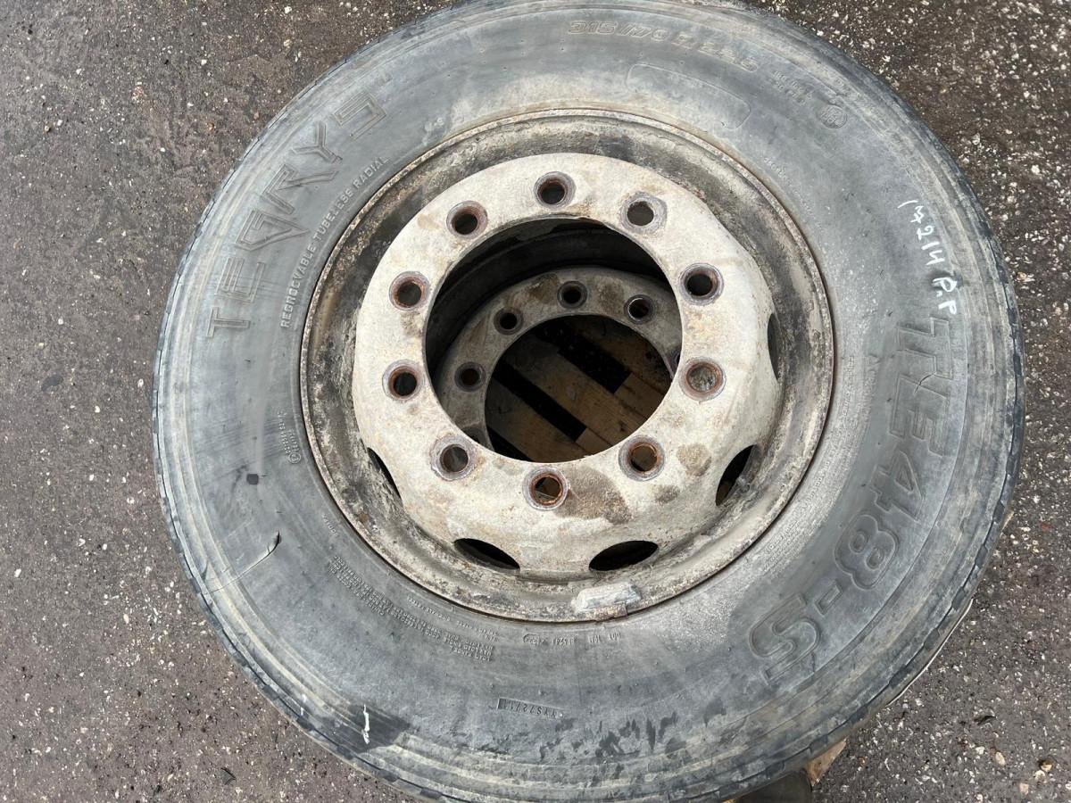 Volvo Rehvid + veljed 315/70R22.5 31570R225 - Wheels and tires for Truck: picture 3 Volvo Rehvid + veljed 315/70R22.5 31570R225 - Wheels and tires for Truck: picture 3